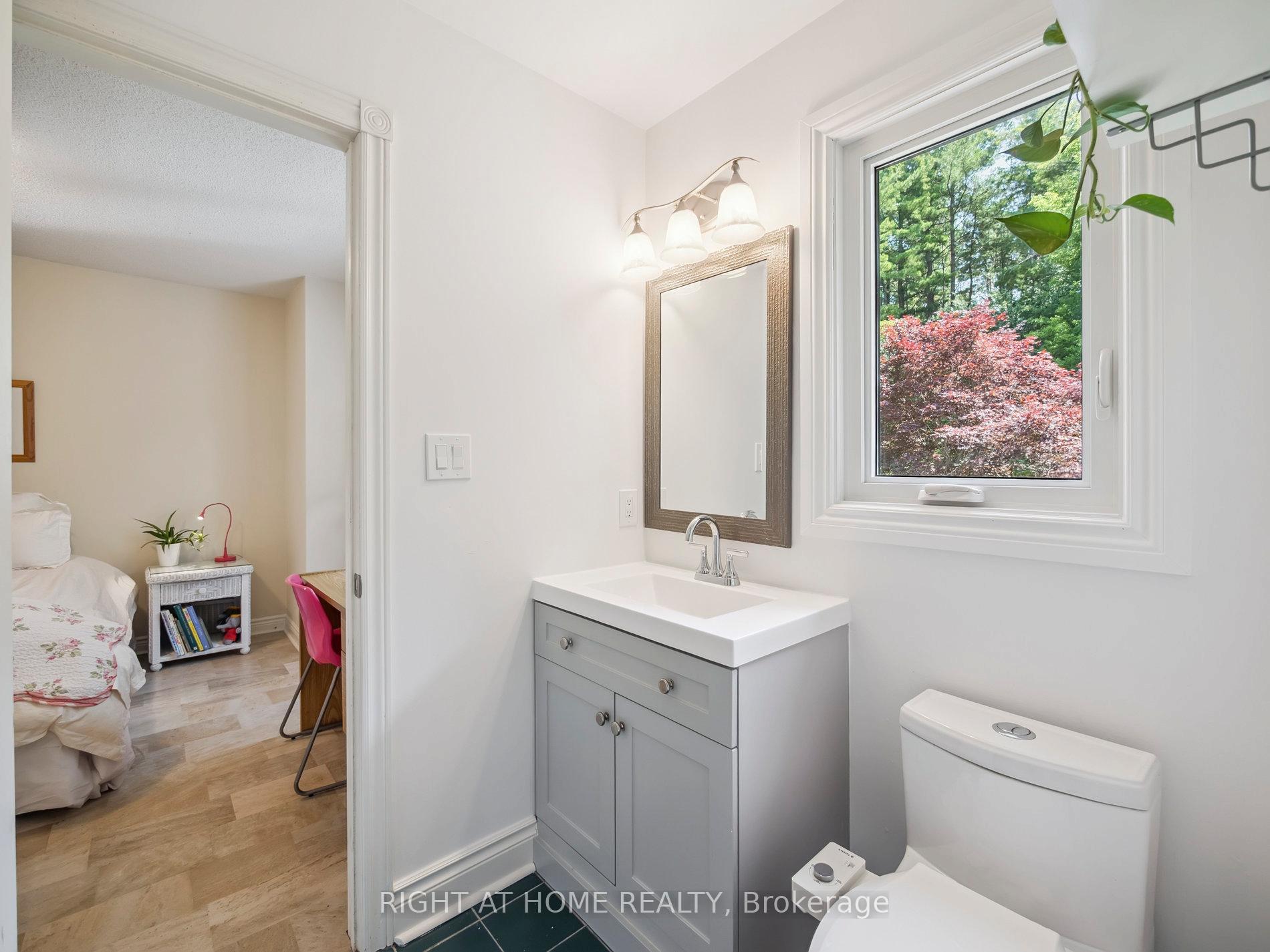 Photo 30 of 100 Carlyle Crescent, Aurora, Aurora Highlands — HOMEH