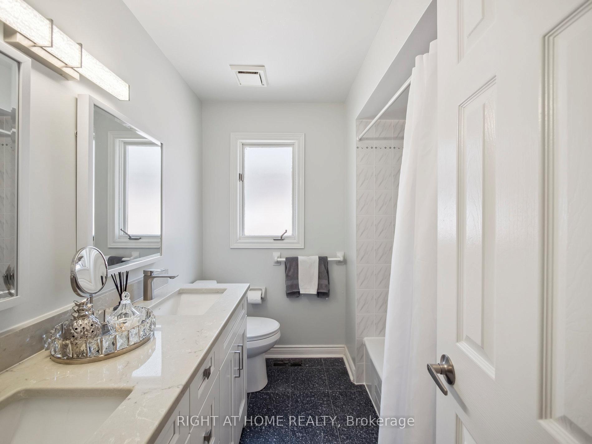 Photo 34 of 100 Carlyle Crescent, Aurora, Aurora Highlands — HOMEH