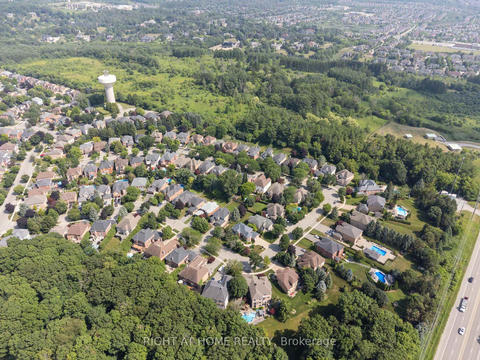 Photo 43 of 100 Carlyle Crescent, Aurora, Aurora Highlands — HOMEH
