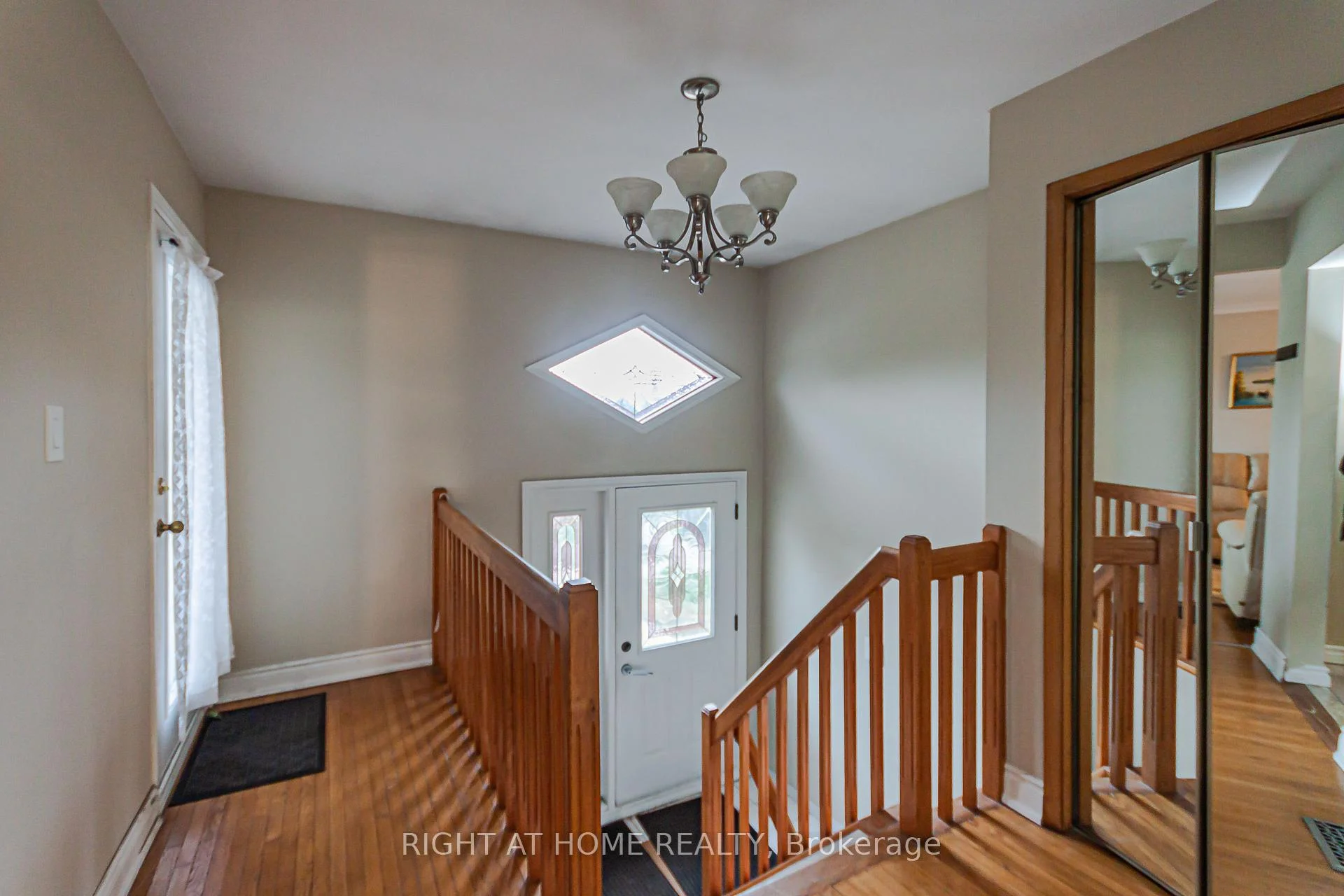 Photo 3 of 131 Button Road, Vaughan, West Woodbridge — HOMEH