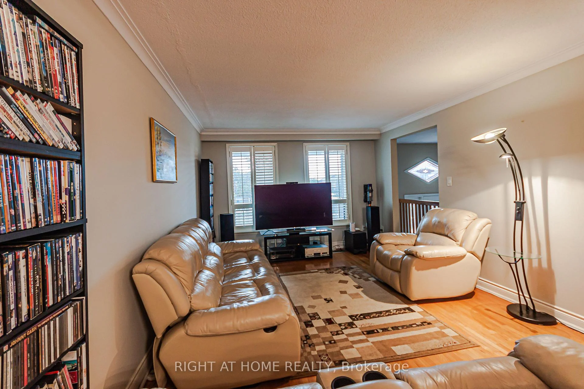 Photo 5 of 131 Button Road, Vaughan, West Woodbridge — HOMEH