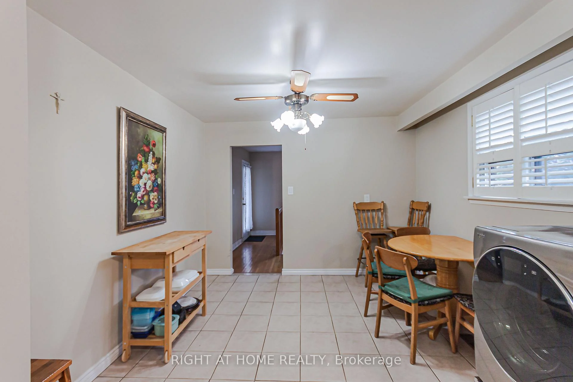 Photo 10 of 131 Button Road, Vaughan, West Woodbridge — HOMEH