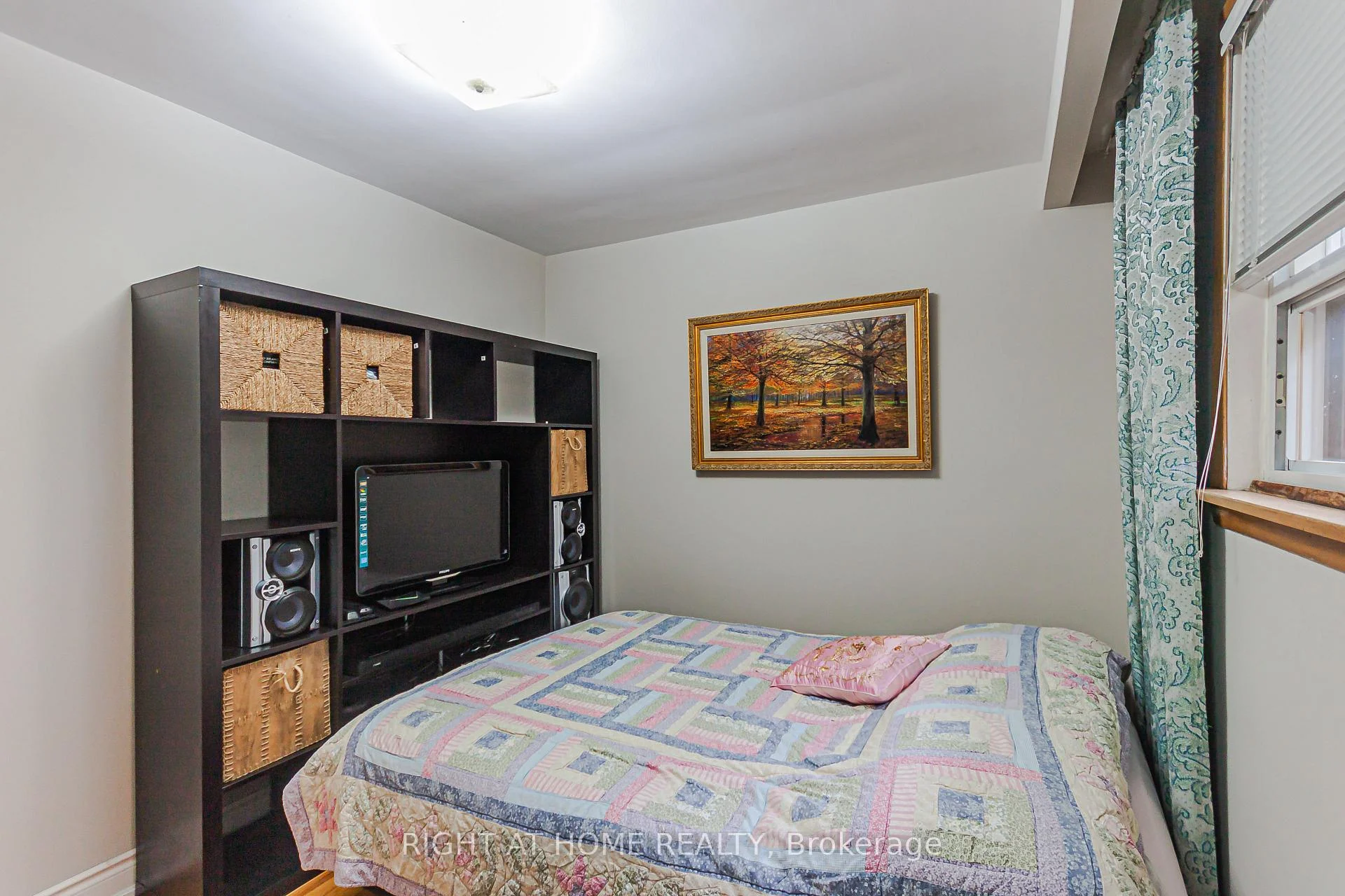 Photo 13 of 131 Button Road, Vaughan, West Woodbridge — HOMEH