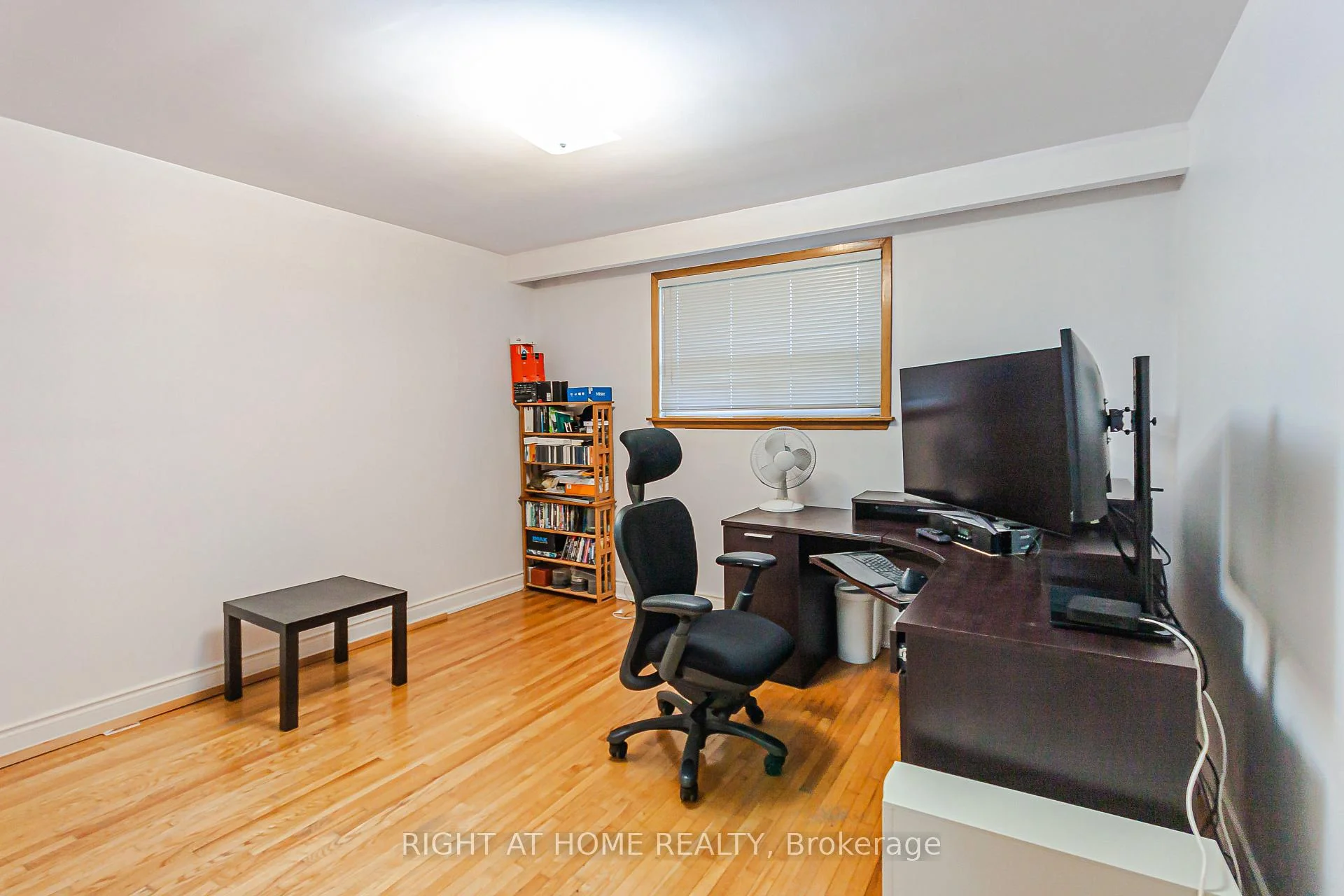 Photo 15 of 131 Button Road, Vaughan, West Woodbridge — HOMEH
