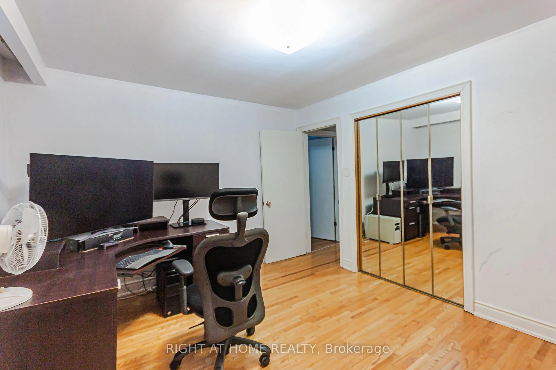 Photo 16 of 131 Button Road, Vaughan, West Woodbridge — HOMEH