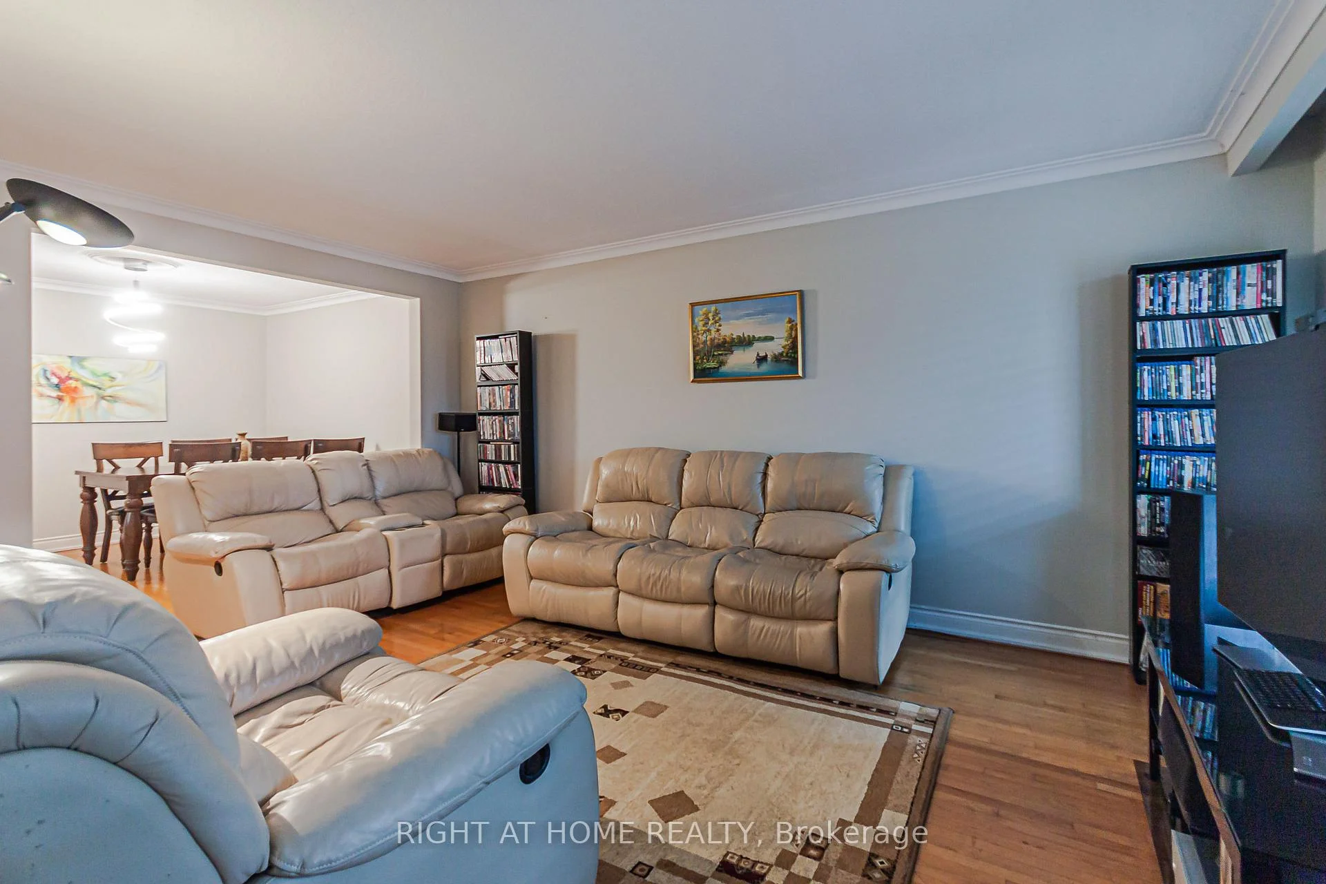 Photo 17 of 131 Button Road, Vaughan, West Woodbridge — HOMEH