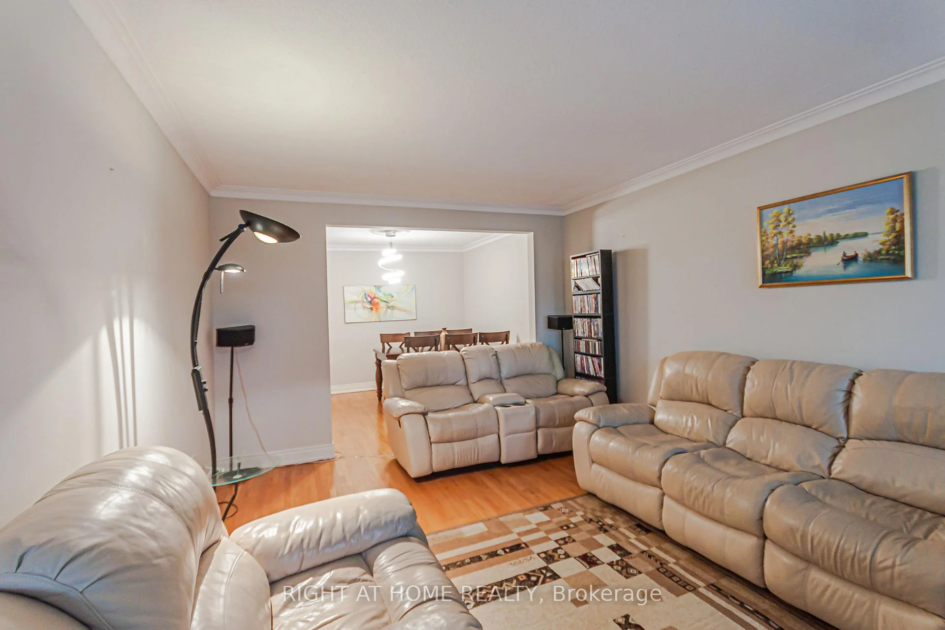 Photo 18 of 131 Button Road, Vaughan, West Woodbridge — HOMEH