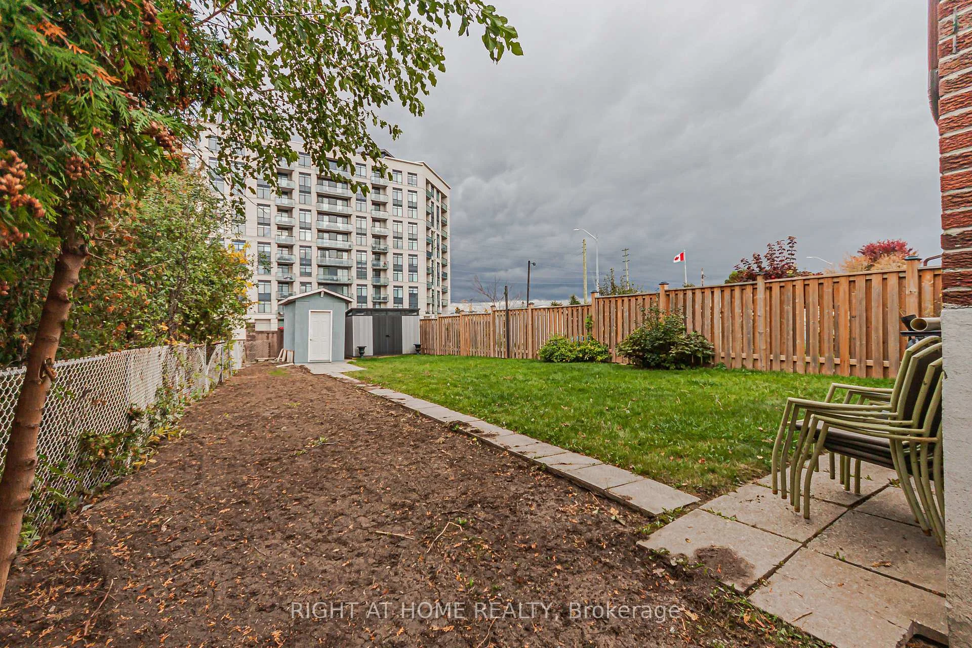 Photo 20 of 131 Button Road, Vaughan, West Woodbridge — HOMEH