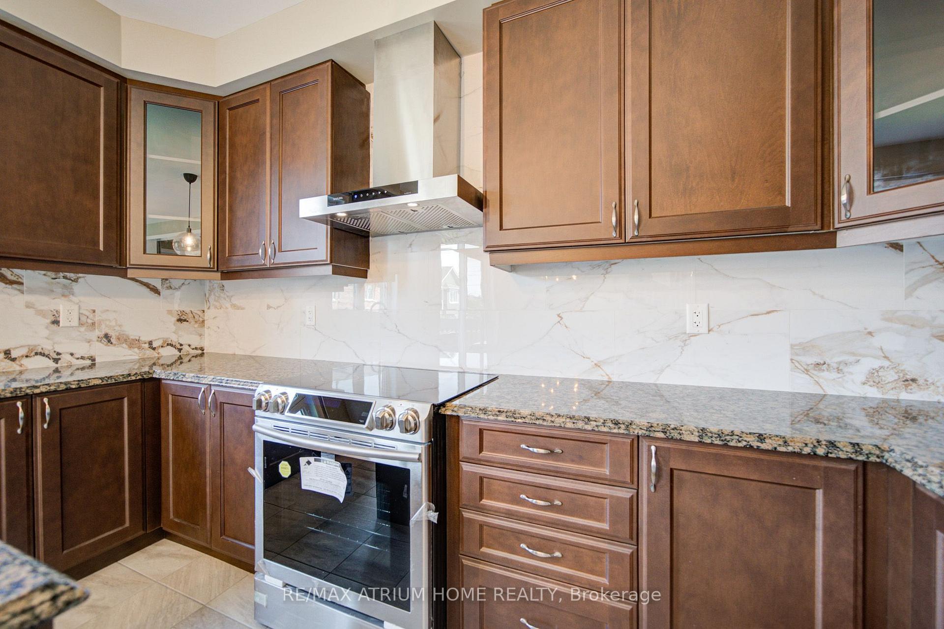 Photo 25 of 396 Thomas Phillips Drive, Aurora, Rural Aurora — HOMEH