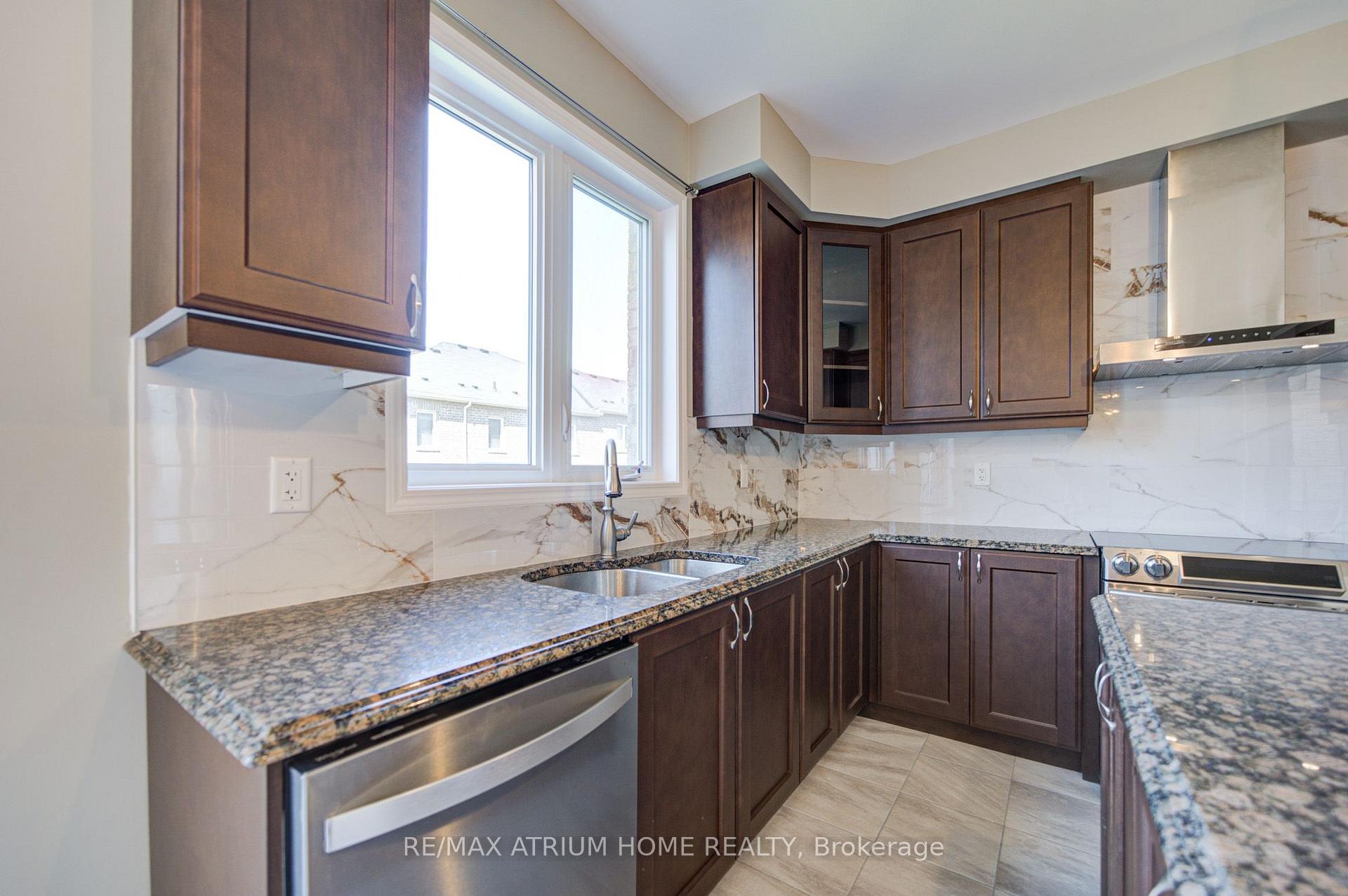 Photo 26 of 396 Thomas Phillips Drive, Aurora, Rural Aurora — HOMEH