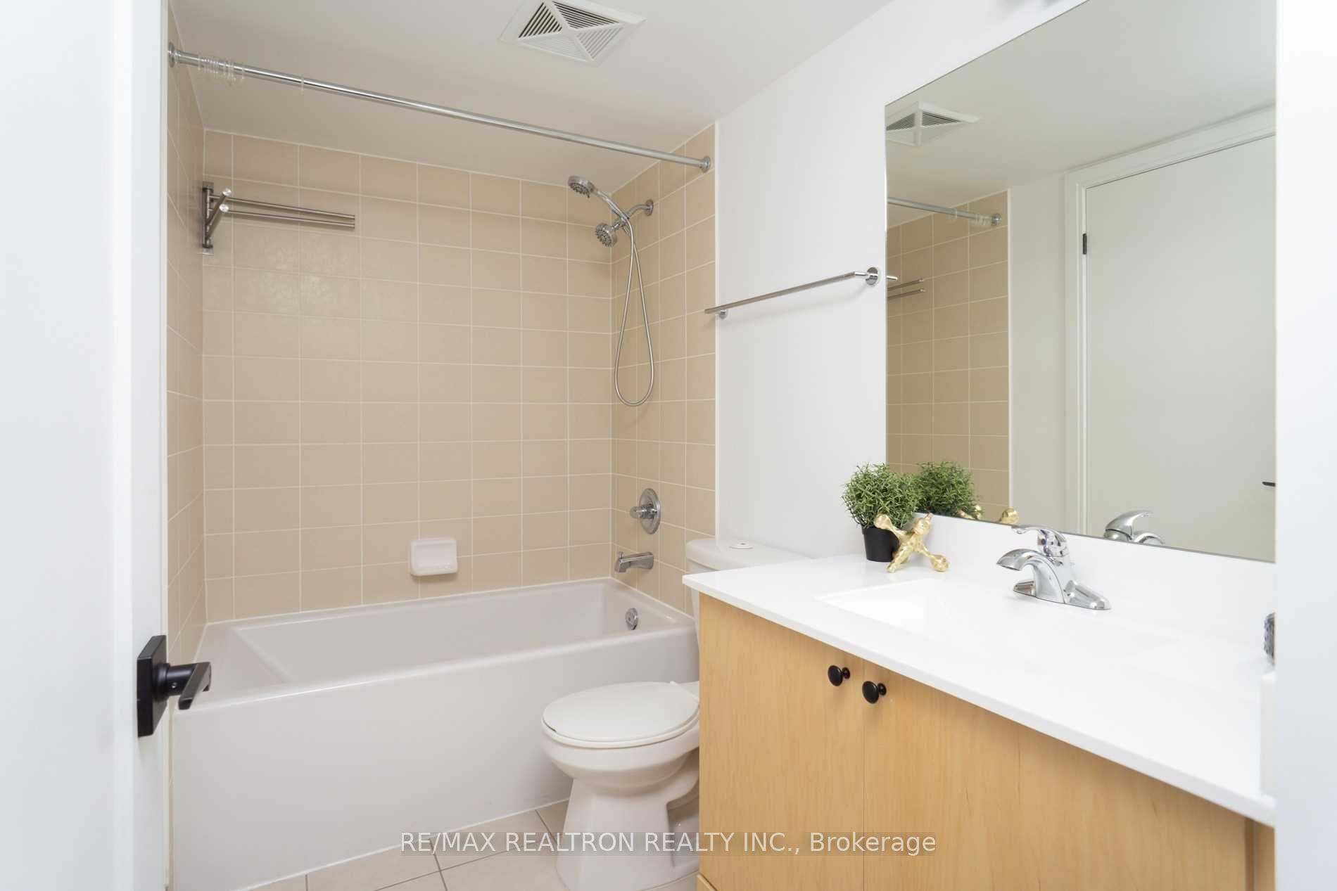 Photo 10 of Unit 907, 151 Village Green Square, Scarborough, Agincourt South-Malvern West — HOMEH