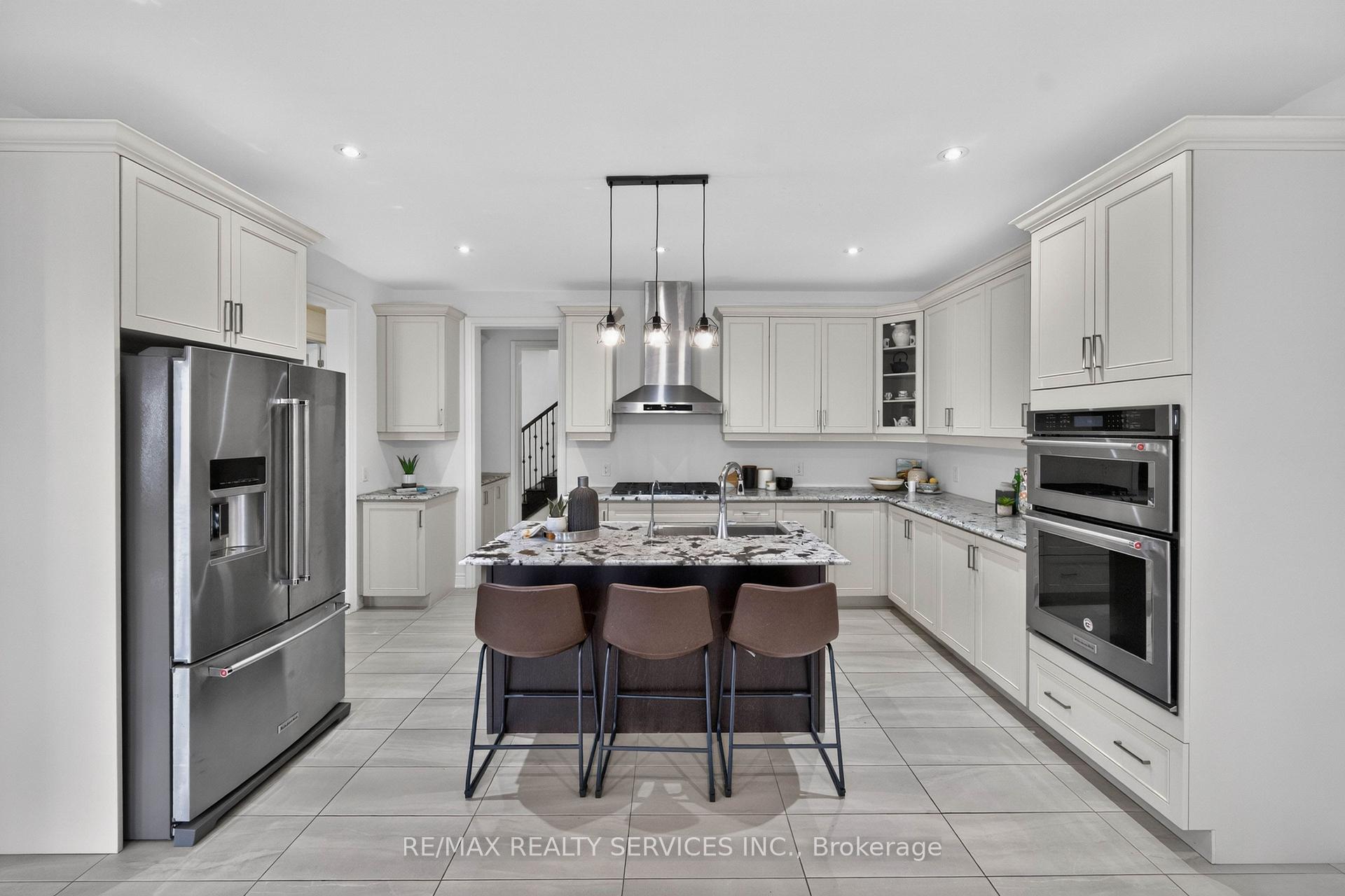 Photo 10 of 3 Blue Silo Way, Brampton, Northwest Brampton — HOMEH