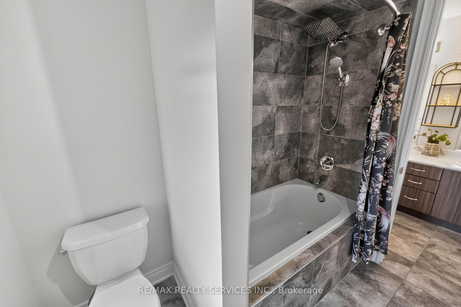 Photo 25 of 3 Blue Silo Way, Brampton, Northwest Brampton — HOMEH