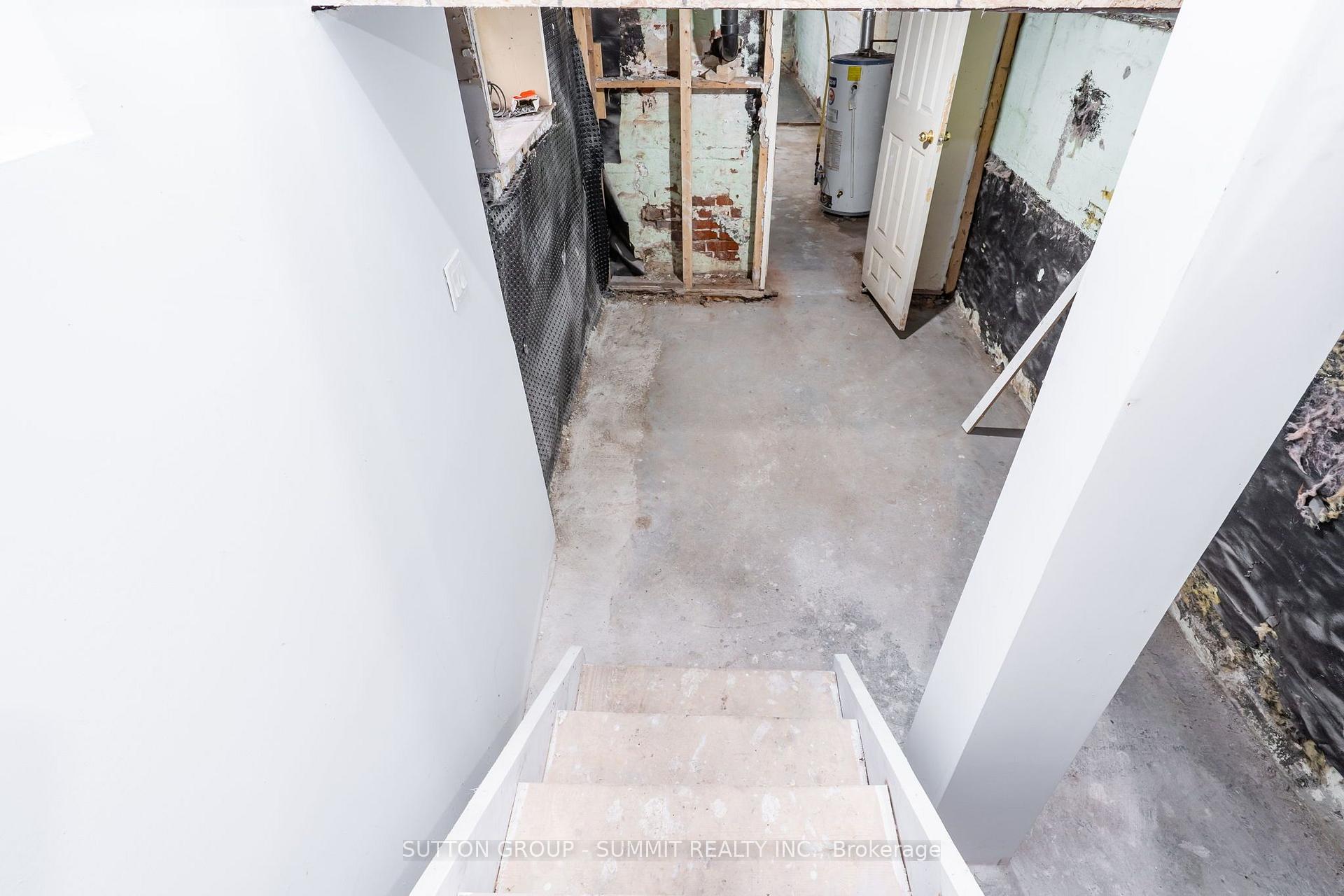 Photo 28 of 100 Rosethorn Avenue, Toronto, Weston-Pellam Park — HOMEH