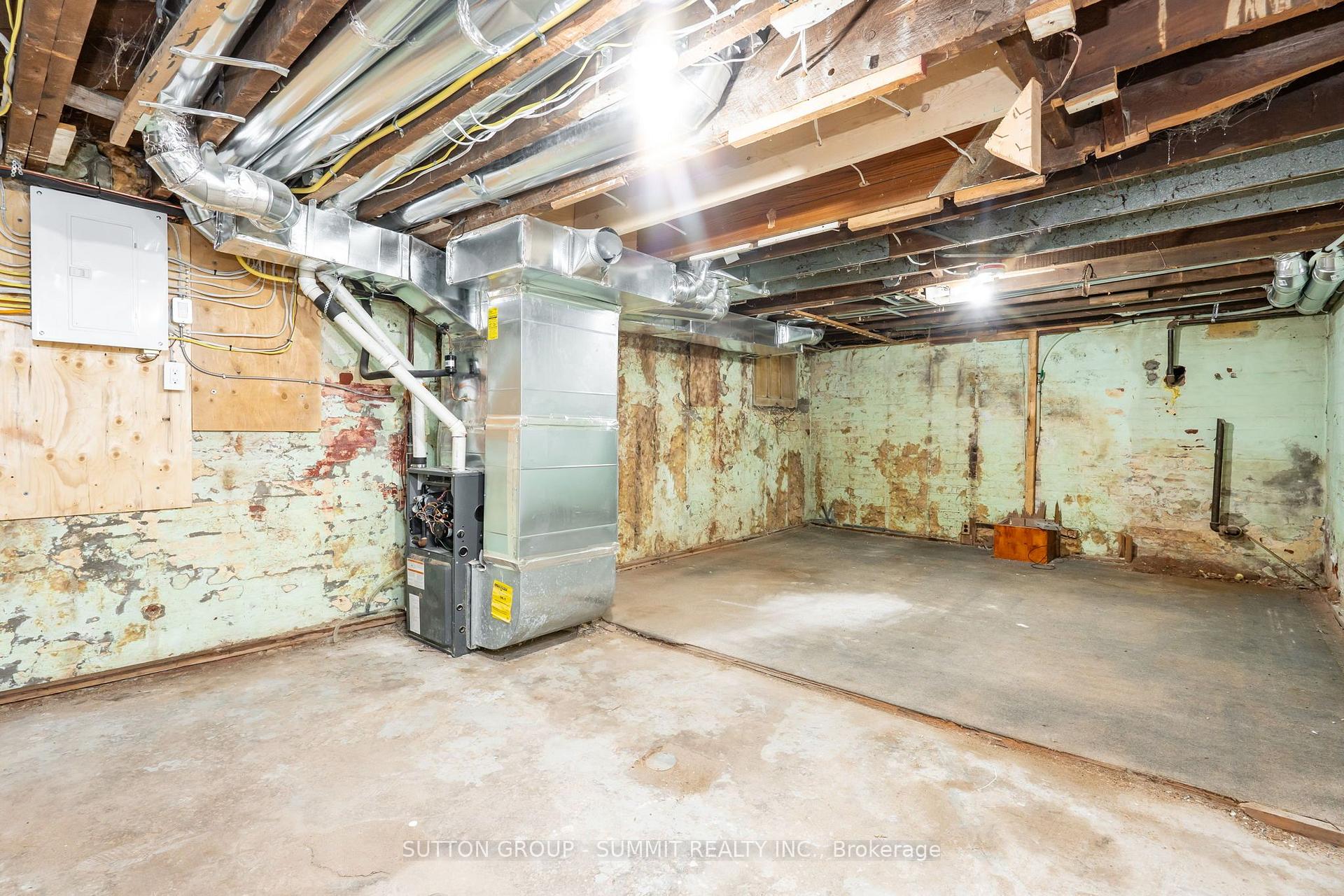 Photo 30 of 100 Rosethorn Avenue, Toronto, Weston-Pellam Park — HOMEH