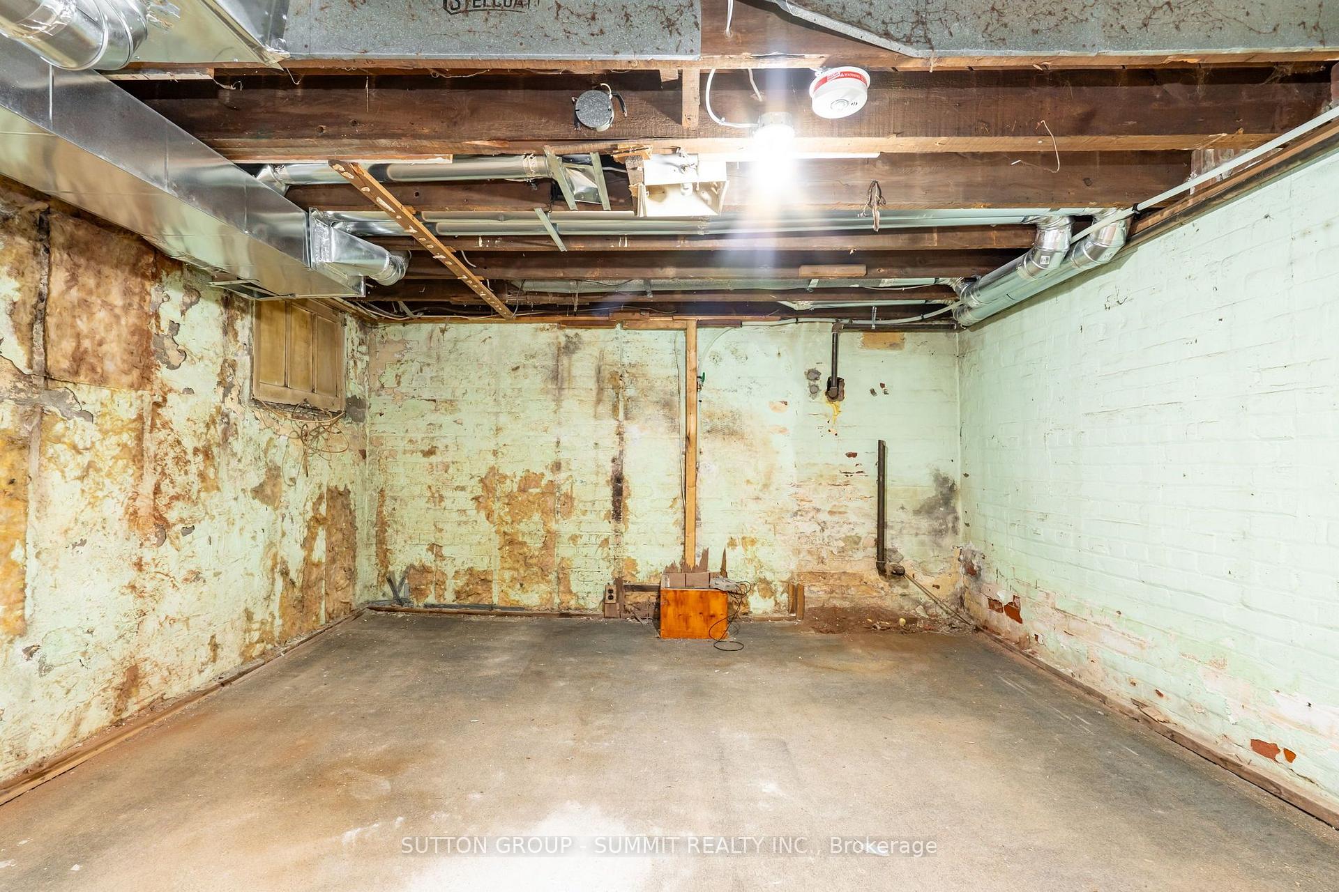 Photo 32 of 100 Rosethorn Avenue, Toronto, Weston-Pellam Park — HOMEH