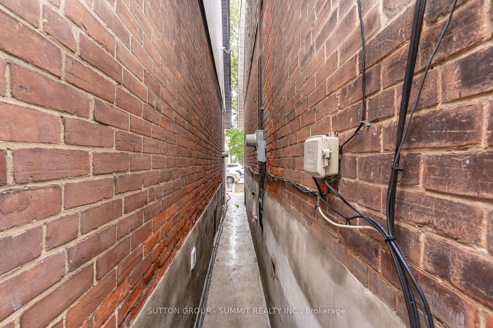 Photo 37 of 100 Rosethorn Avenue, Toronto, Weston-Pellam Park — HOMEH