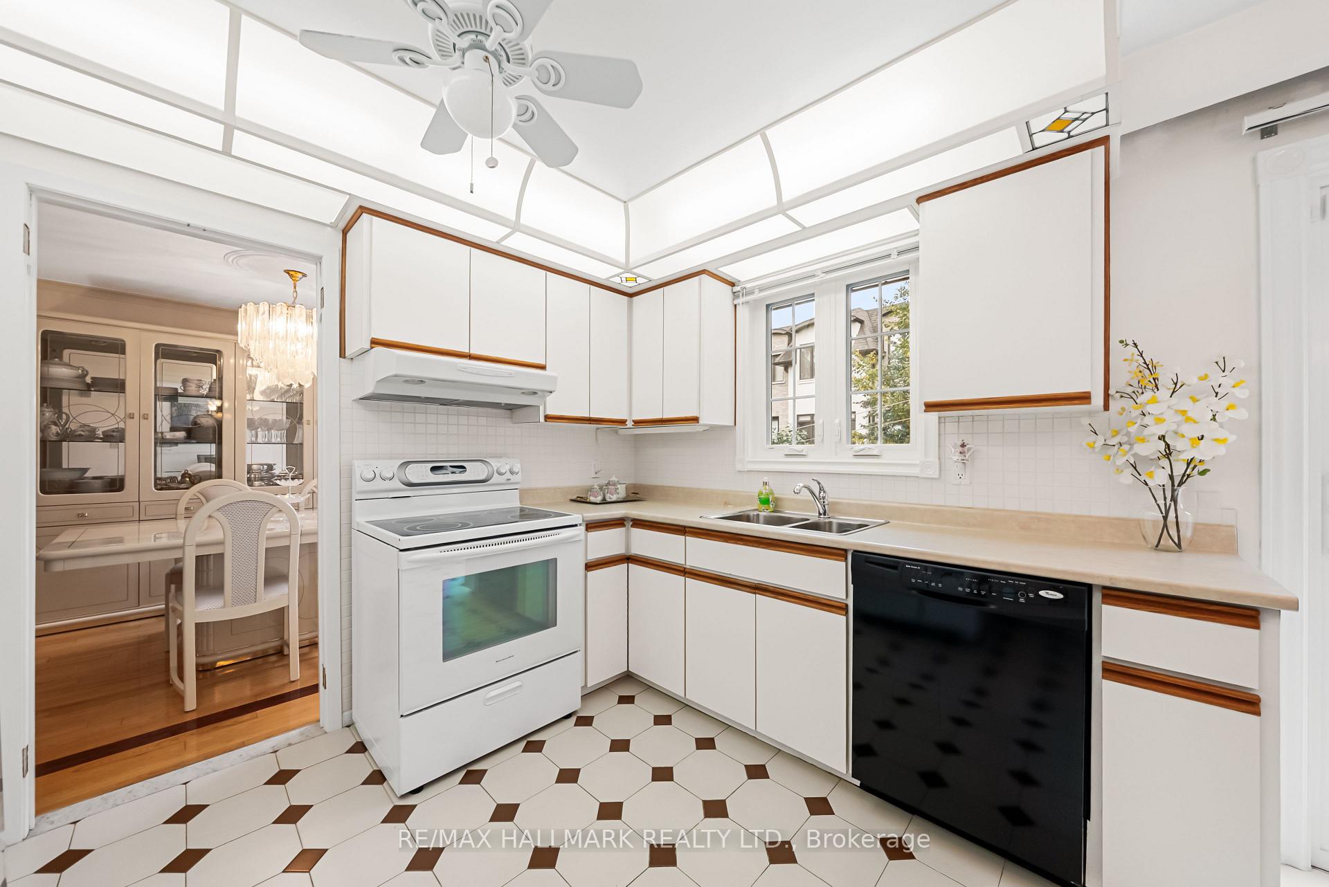Photo 12 of 53 Tobruk Crescent, North York, Newtonbrook East — HOMEH