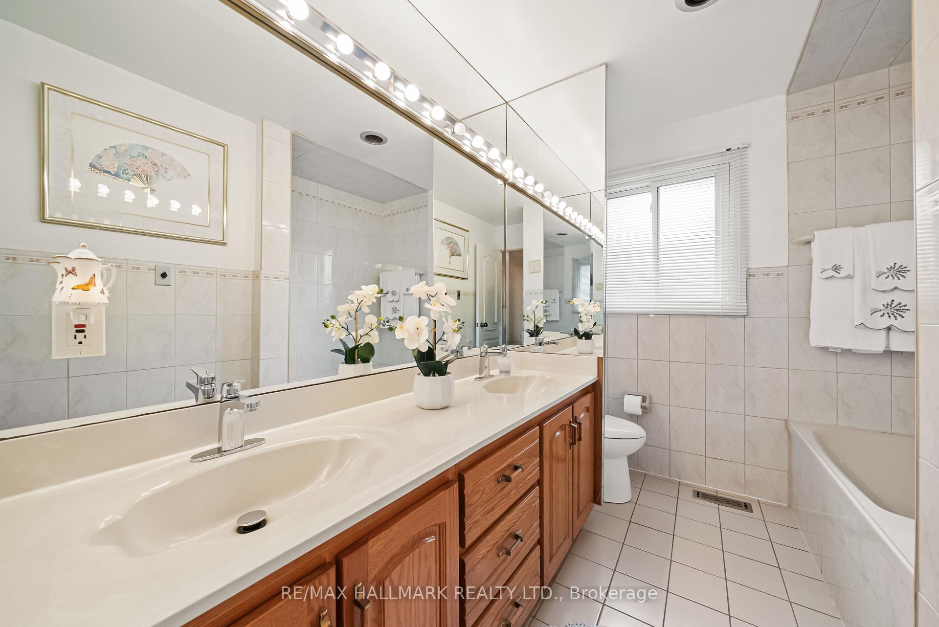 Photo 24 of 53 Tobruk Crescent, North York, Newtonbrook East — HOMEH