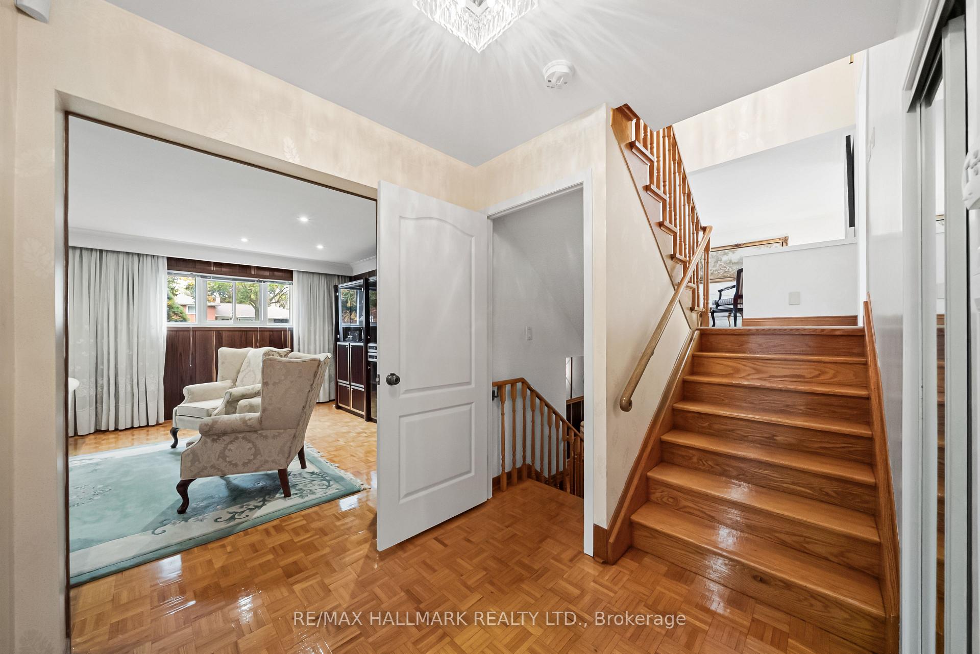 Photo 25 of 53 Tobruk Crescent, North York, Newtonbrook East — HOMEH
