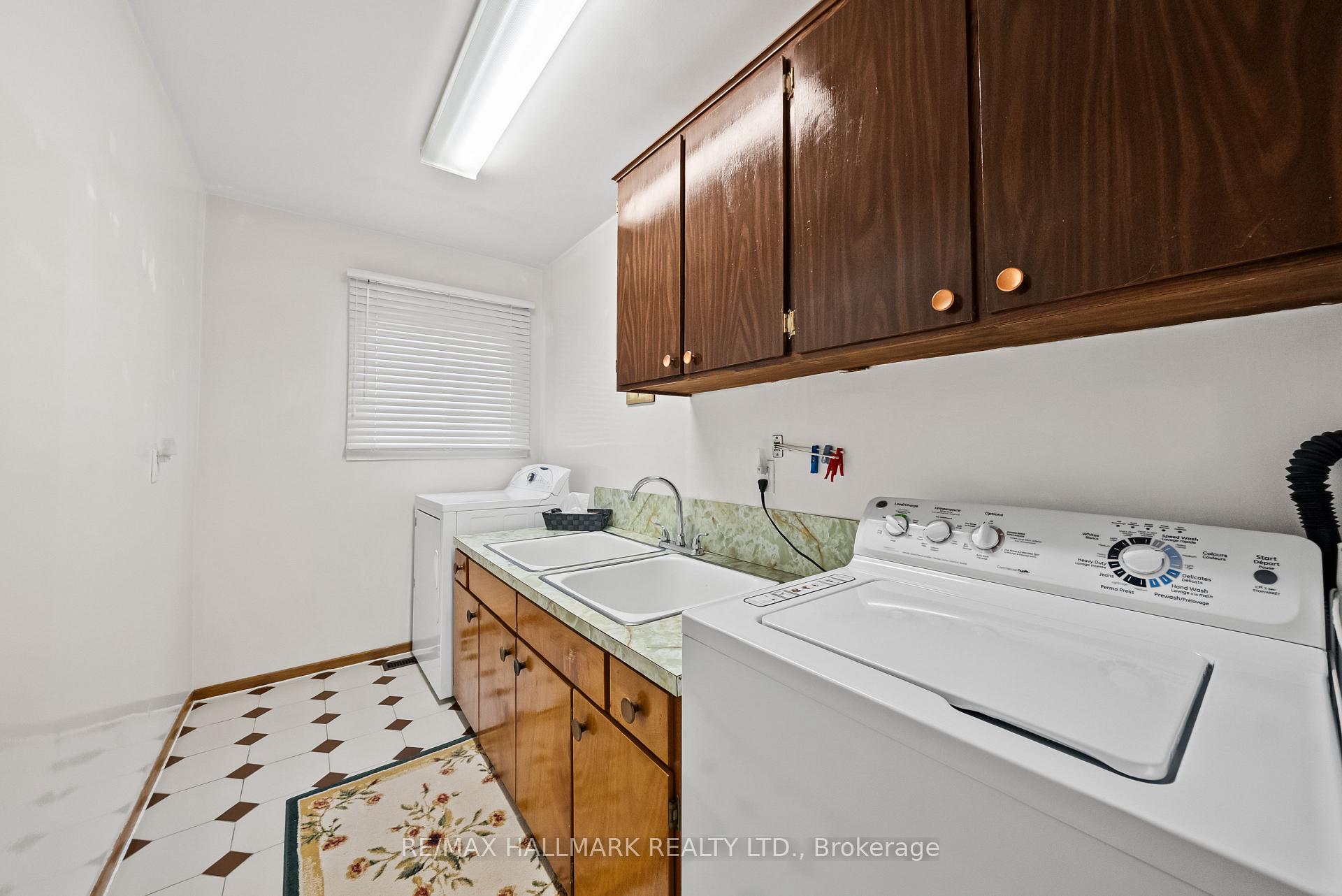 Photo 31 of 53 Tobruk Crescent, North York, Newtonbrook East — HOMEH