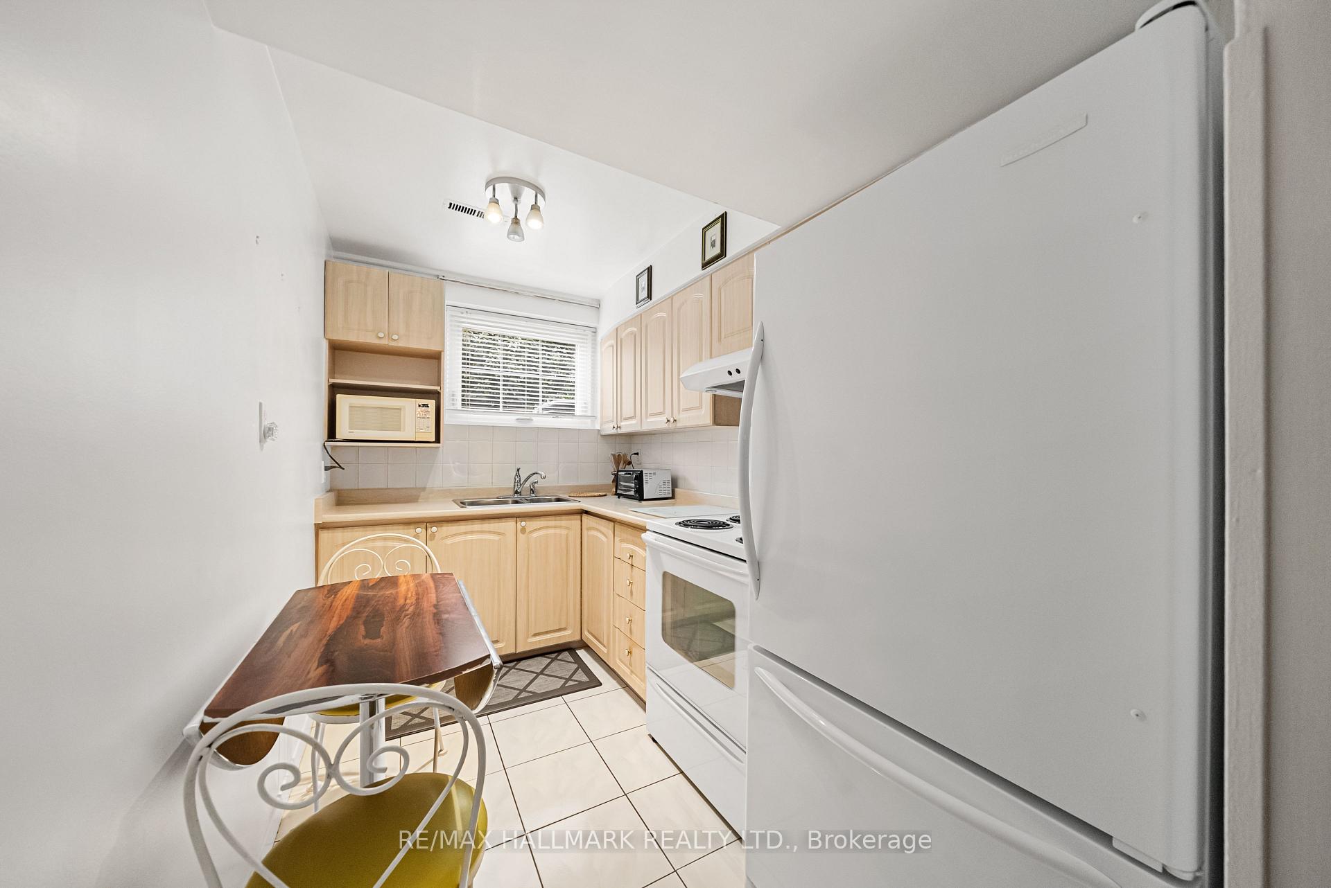Photo 36 of 53 Tobruk Crescent, North York, Newtonbrook East — HOMEH