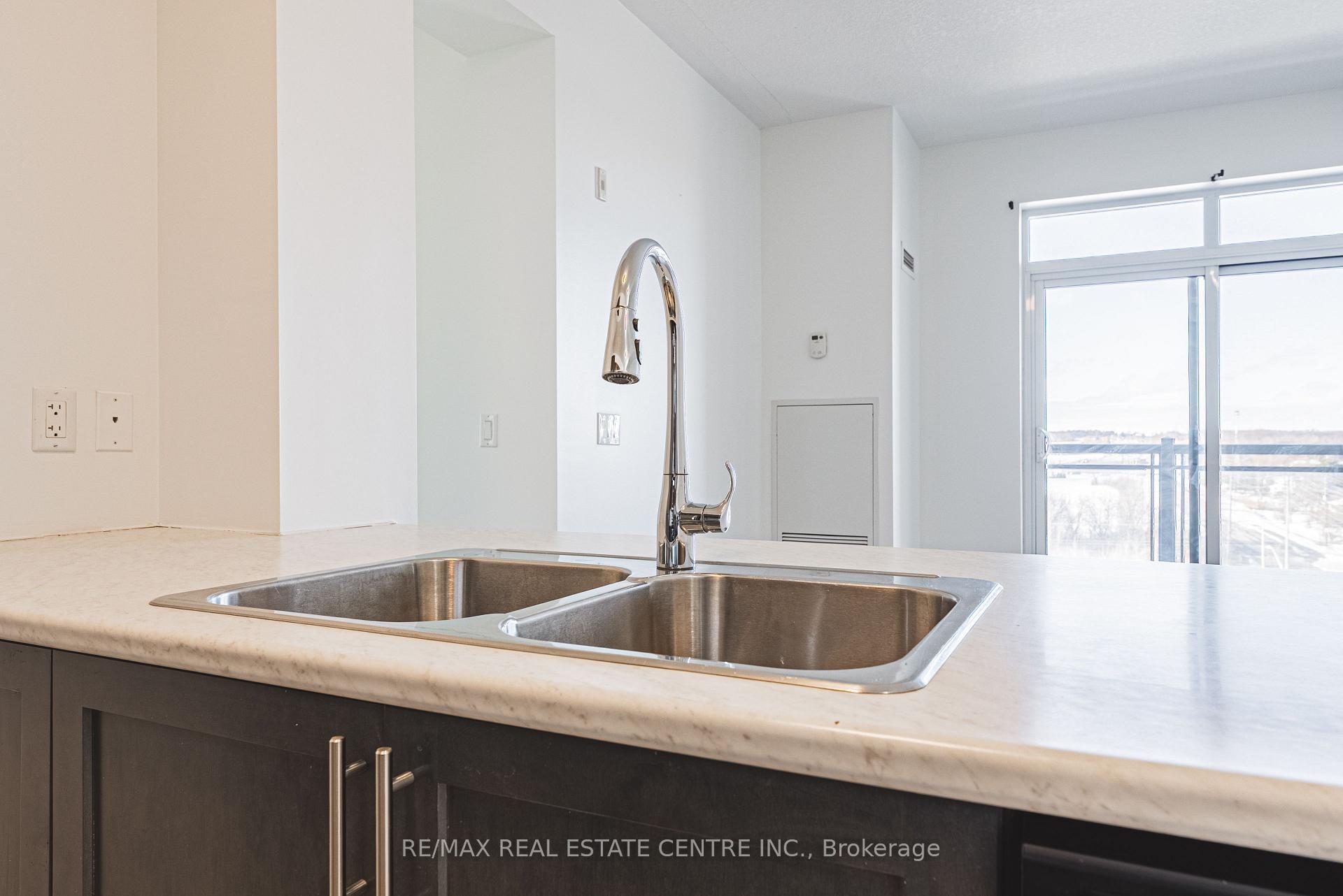 Photo 6 of Unit 706, 2486 Old Bronte Road, Oakville, Westmount — HOMEH