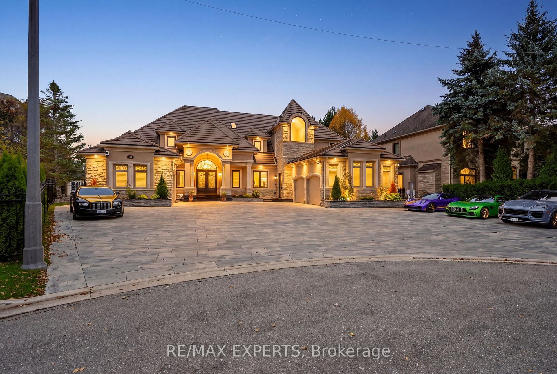 Front of 33 Highland Creek Court