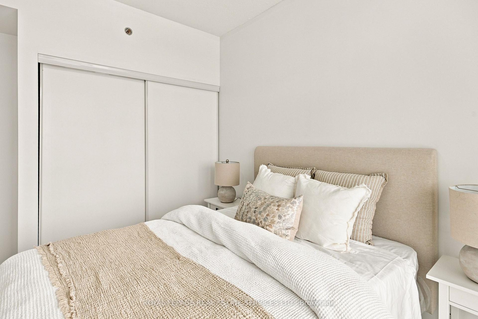 Photo 11 of 55 Speers Road, Oakville, Central — HOMEH