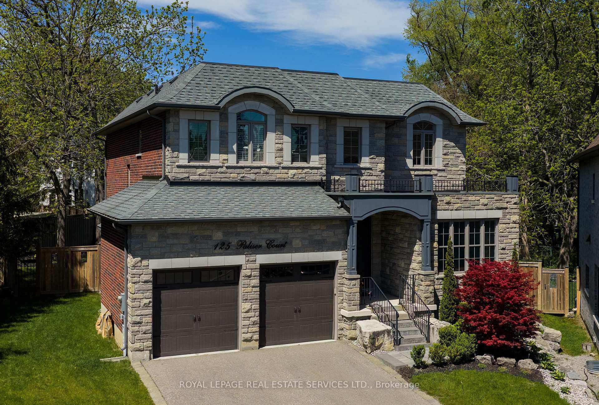 Front of 125 Paliser Court