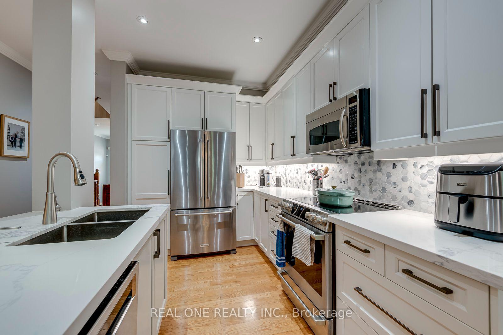 Photo 10 of Unit 6, 2254 Rockingham Drive, Oakville, Joshua Creek — HOMEH
