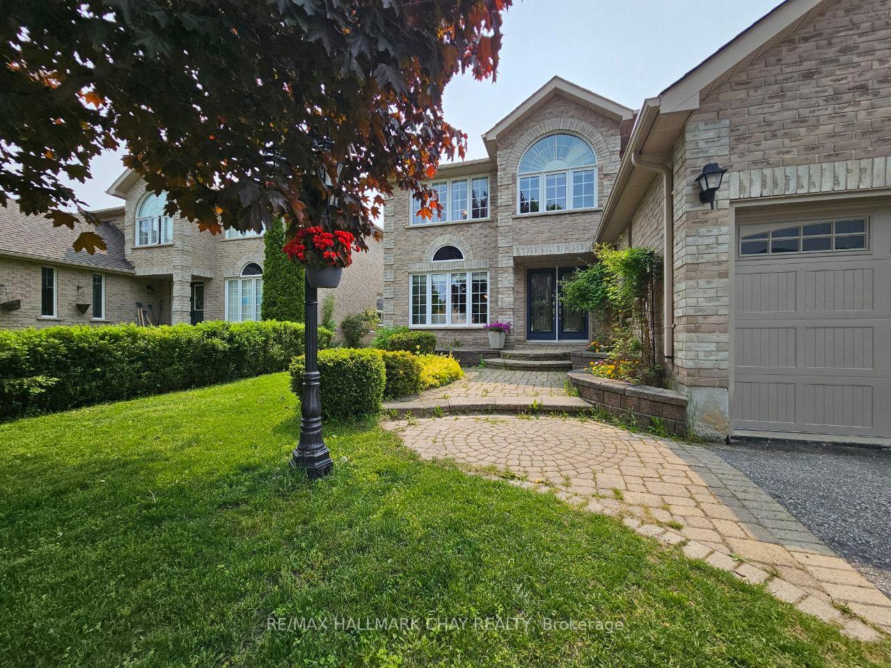 Photo 2 of 53 Livia Herman Way, Barrie, East Bayfield — HOMEH