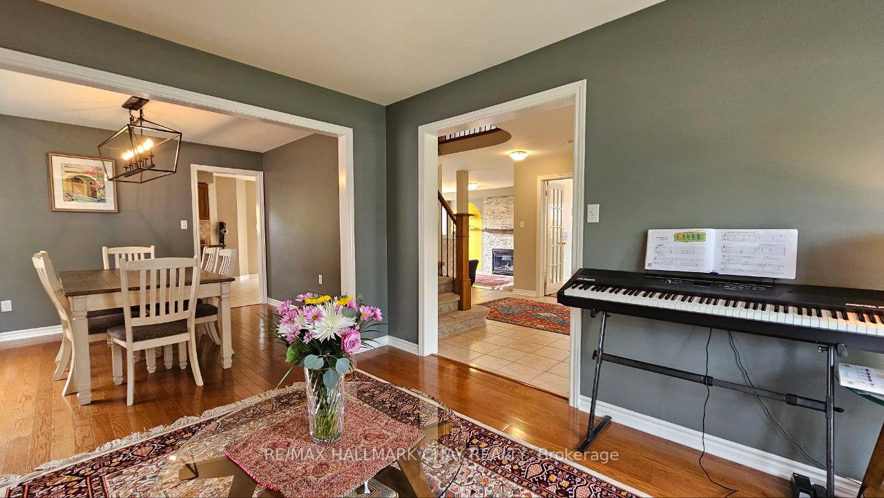Photo 9 of 53 Livia Herman Way, Barrie, East Bayfield — HOMEH