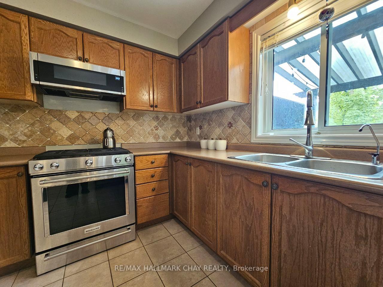 Photo 17 of 53 Livia Herman Way, Barrie, East Bayfield — HOMEH