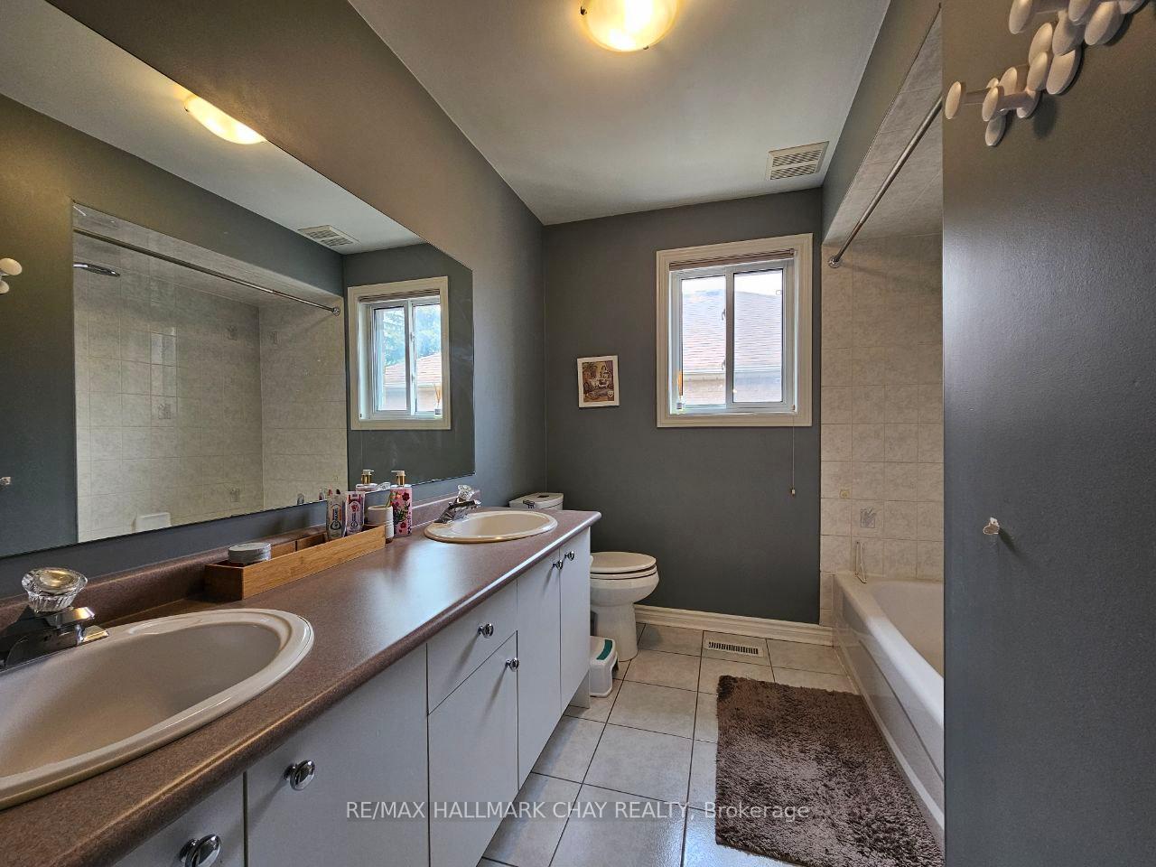 Photo 32 of 53 Livia Herman Way, Barrie, East Bayfield — HOMEH