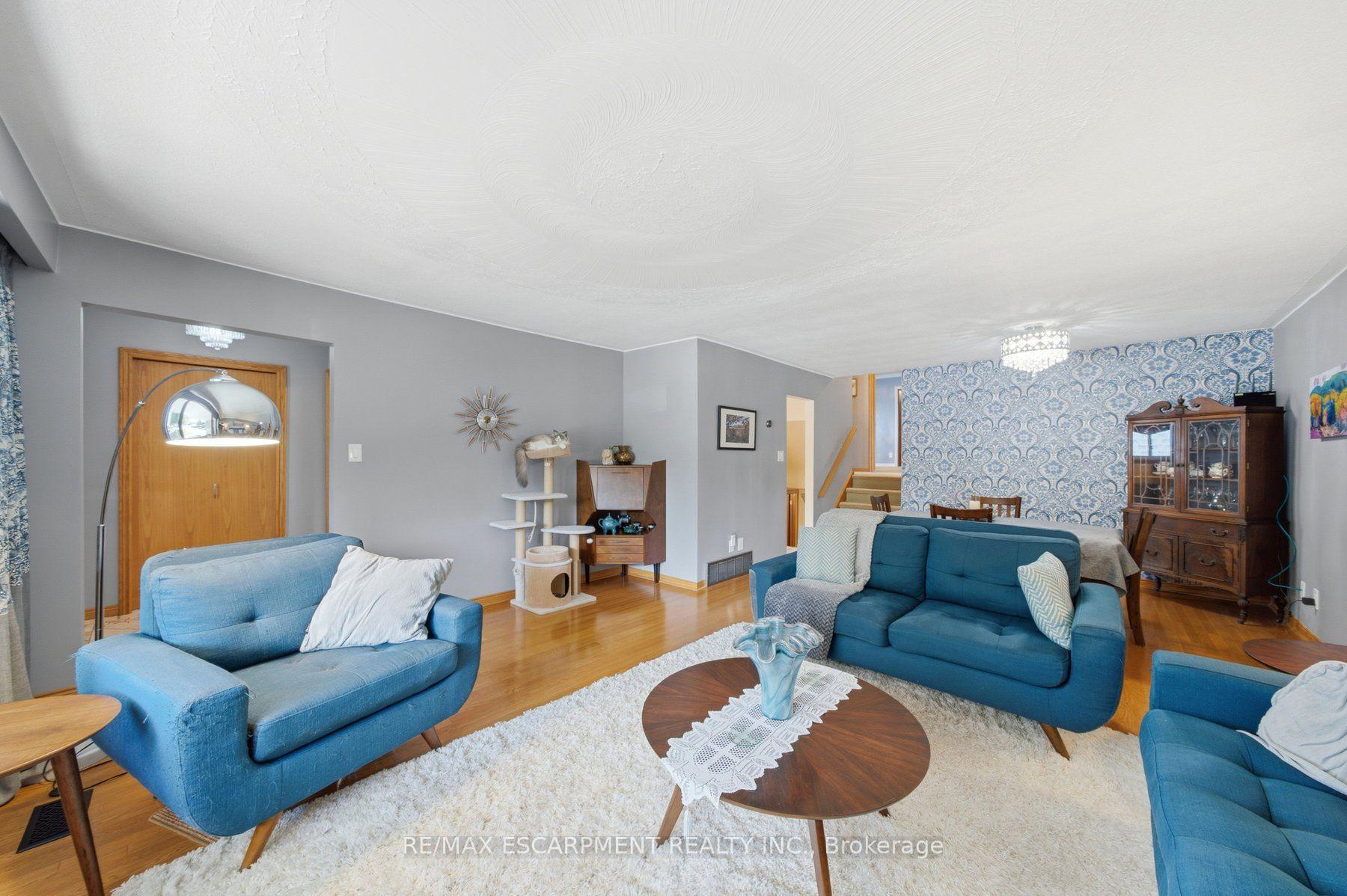 Photo 11 of 16 Redwood Court, Hamilton, Stoney Creek — HOMEH