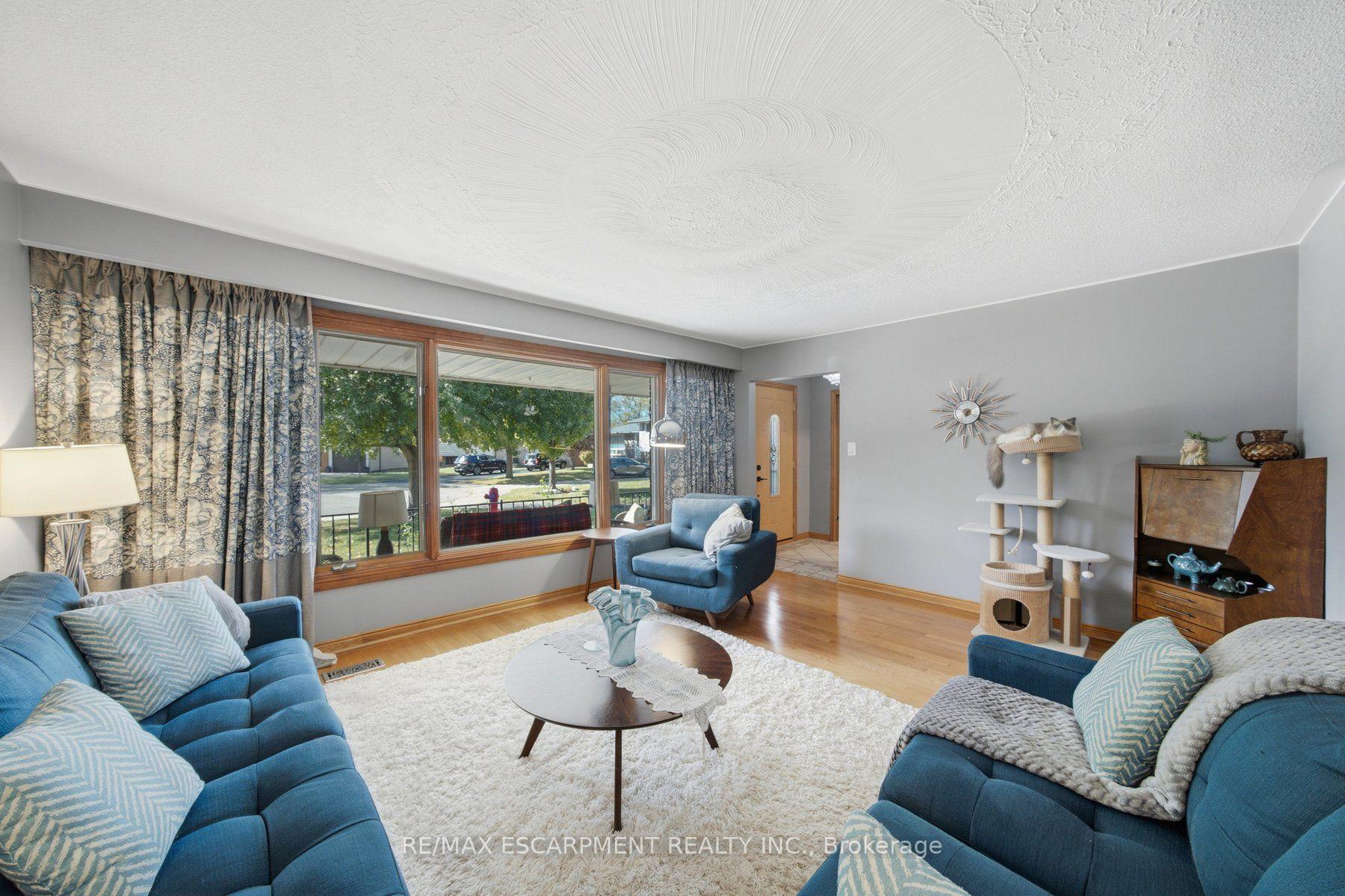Photo 12 of 16 Redwood Court, Hamilton, Stoney Creek — HOMEH