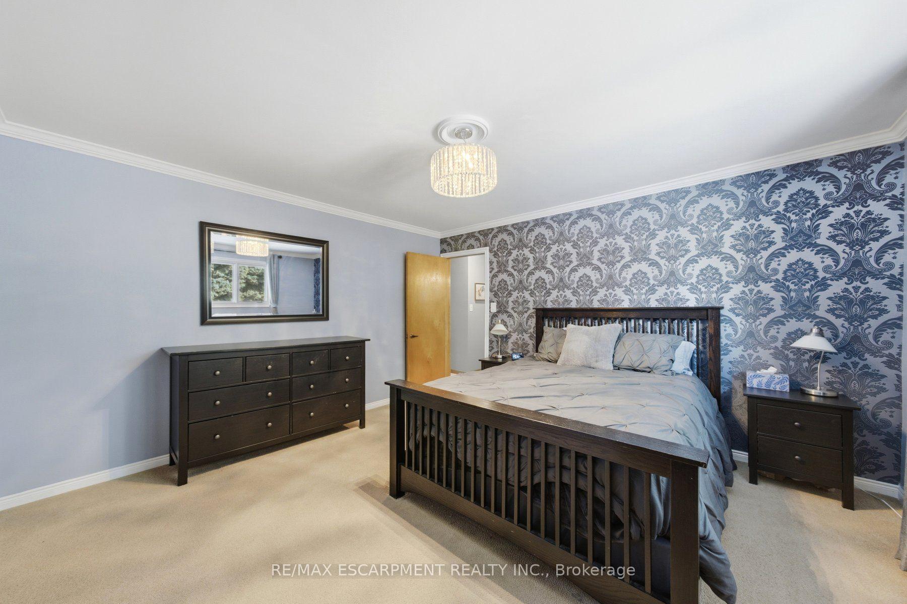 Photo 15 of 16 Redwood Court, Hamilton, Stoney Creek — HOMEH