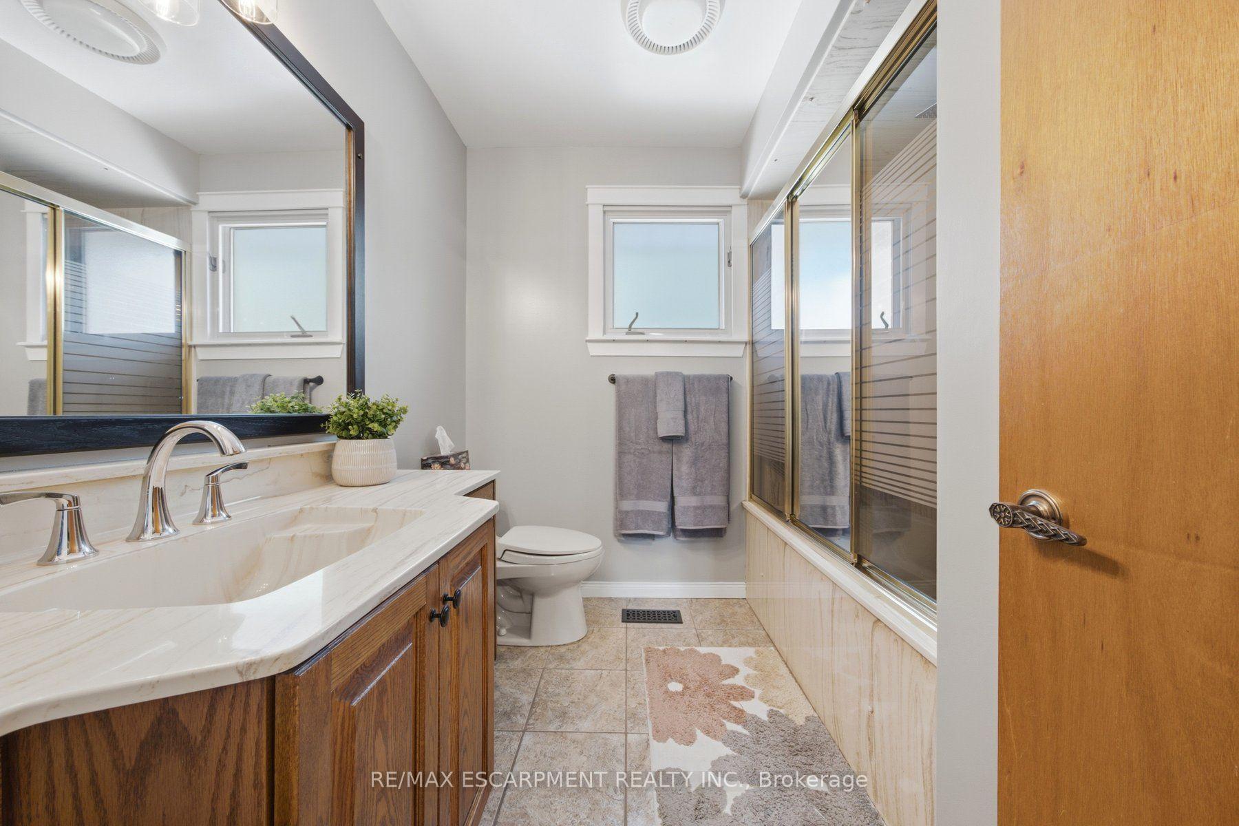 Photo 16 of 16 Redwood Court, Hamilton, Stoney Creek — HOMEH