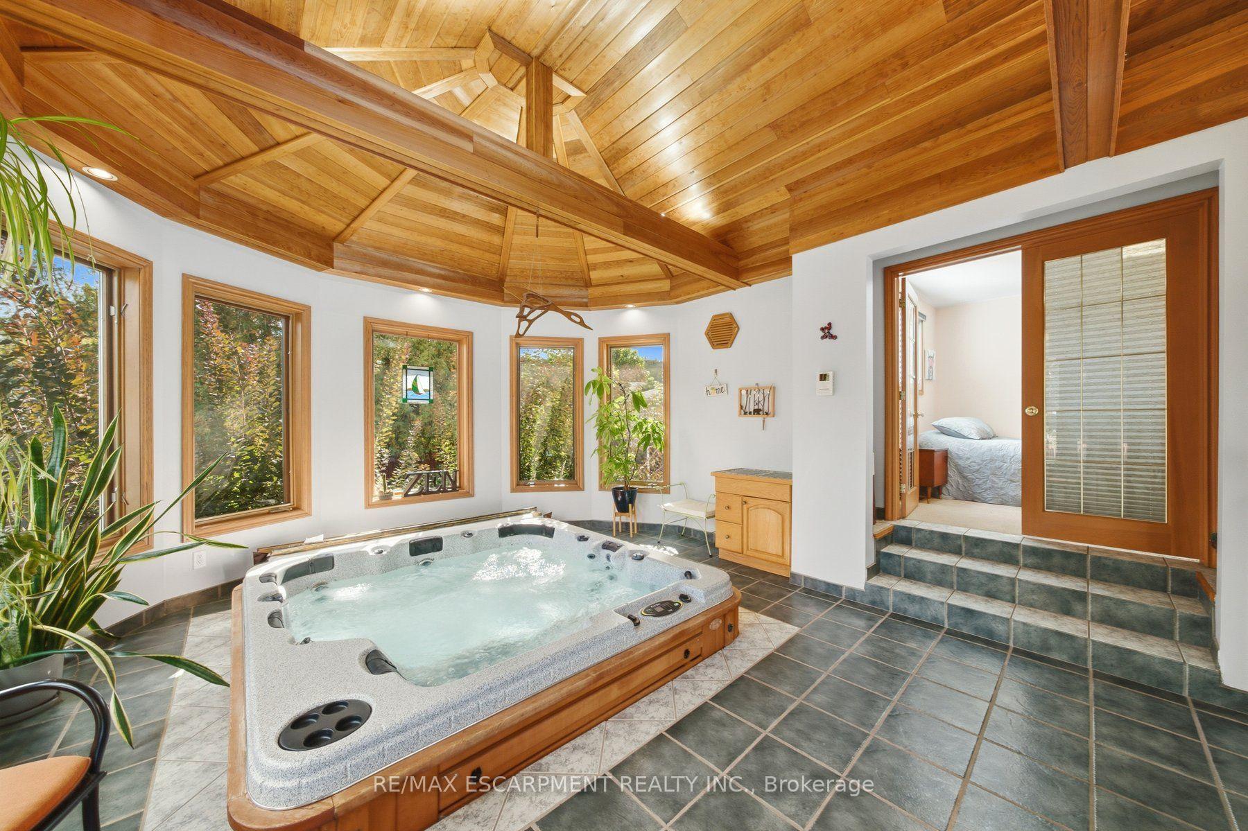 Photo 20 of 16 Redwood Court, Hamilton, Stoney Creek — HOMEH