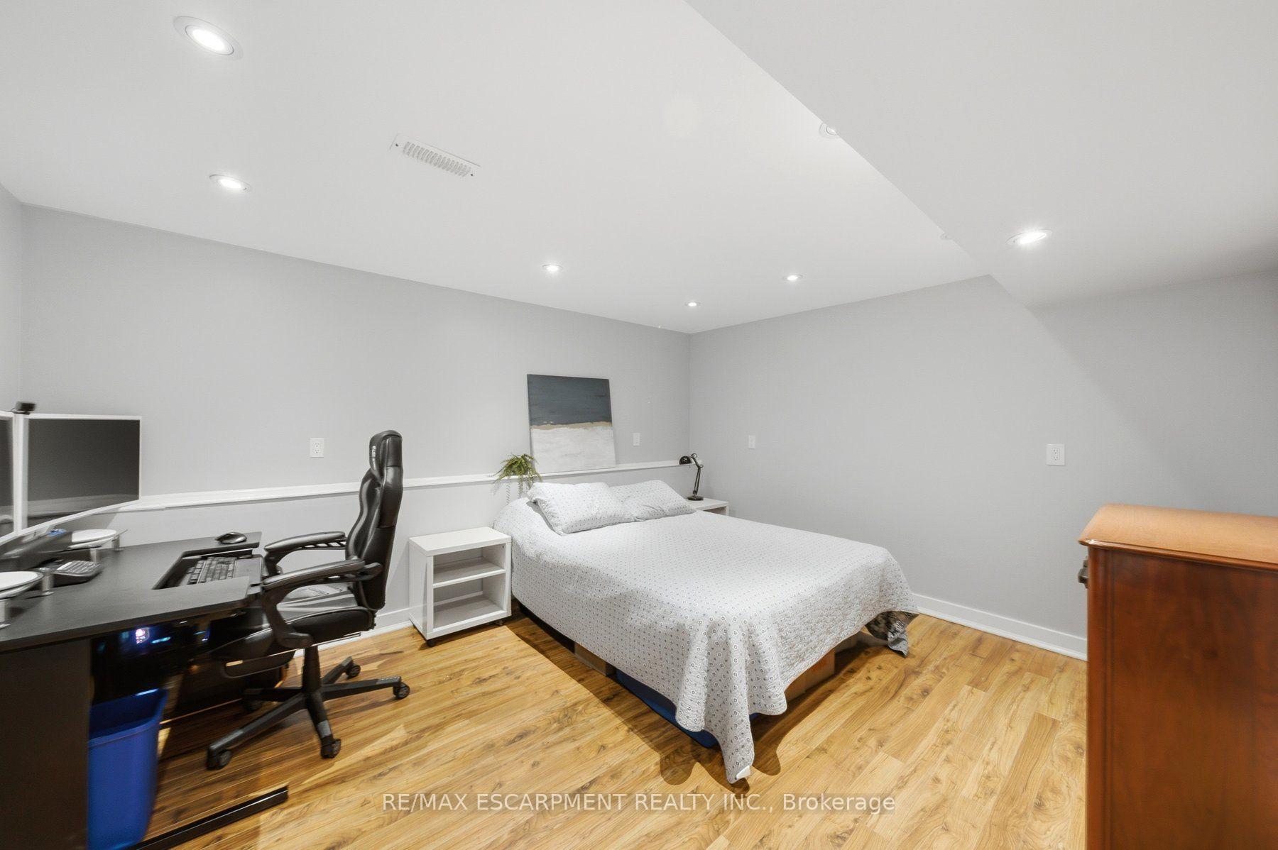 Photo 27 of 16 Redwood Court, Hamilton, Stoney Creek — HOMEH