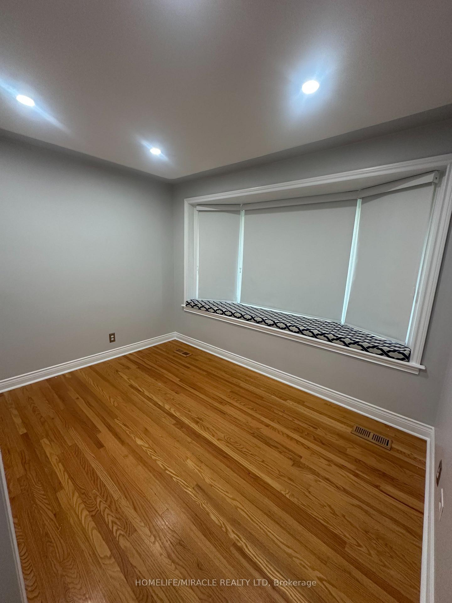 Photo 2 of 88 Maywood Road, Kitchener, Vanier - Kitchener — HOMEH