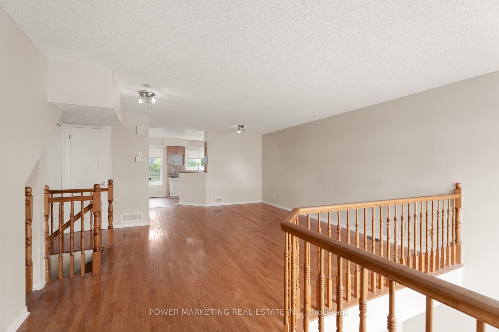 Photo 5 of Unit 10, 1701 Blohm Drive, Ottawa, Hunt Club Park — HOMEH