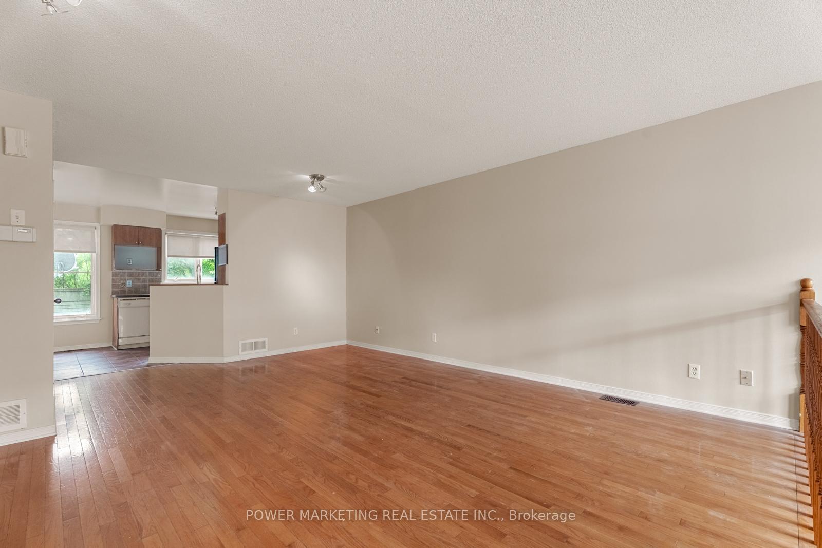 Photo 6 of Unit 10, 1701 Blohm Drive, Ottawa, Hunt Club Park — HOMEH