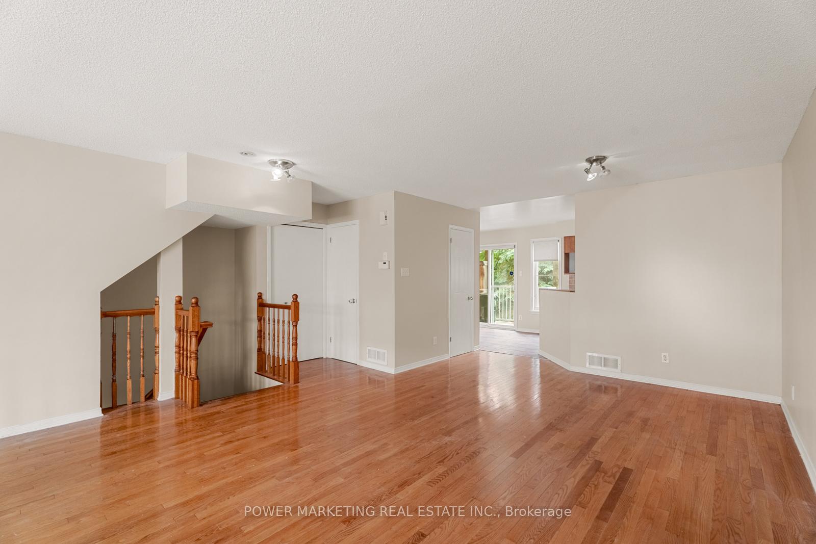 Photo 9 of Unit 10, 1701 Blohm Drive, Ottawa, Hunt Club Park — HOMEH