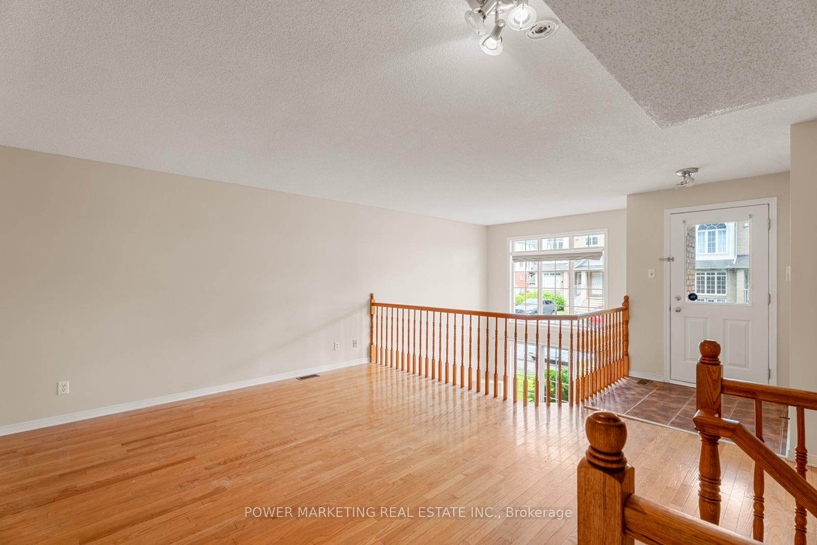 Photo 11 of Unit 10, 1701 Blohm Drive, Ottawa, Hunt Club Park — HOMEH