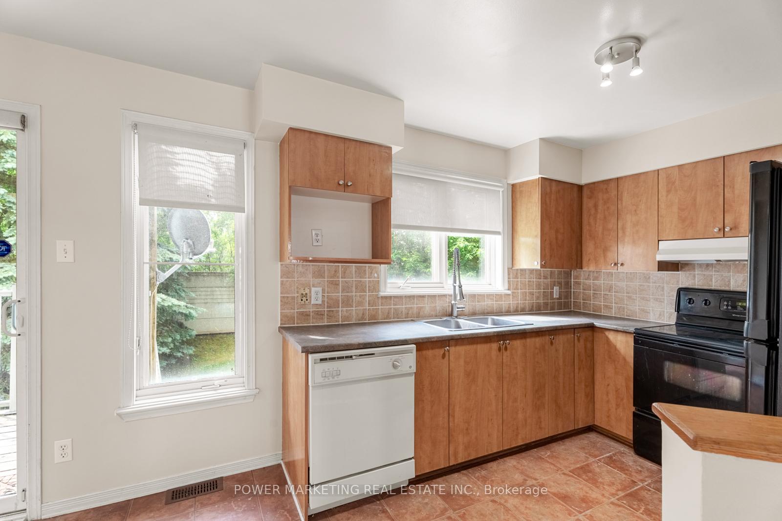 Photo 13 of Unit 10, 1701 Blohm Drive, Ottawa, Hunt Club Park — HOMEH