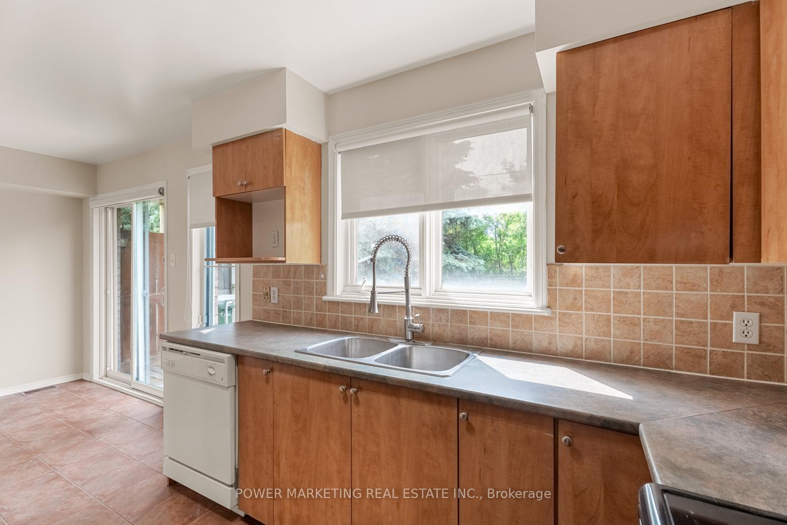 Photo 15 of Unit 10, 1701 Blohm Drive, Ottawa, Hunt Club Park — HOMEH