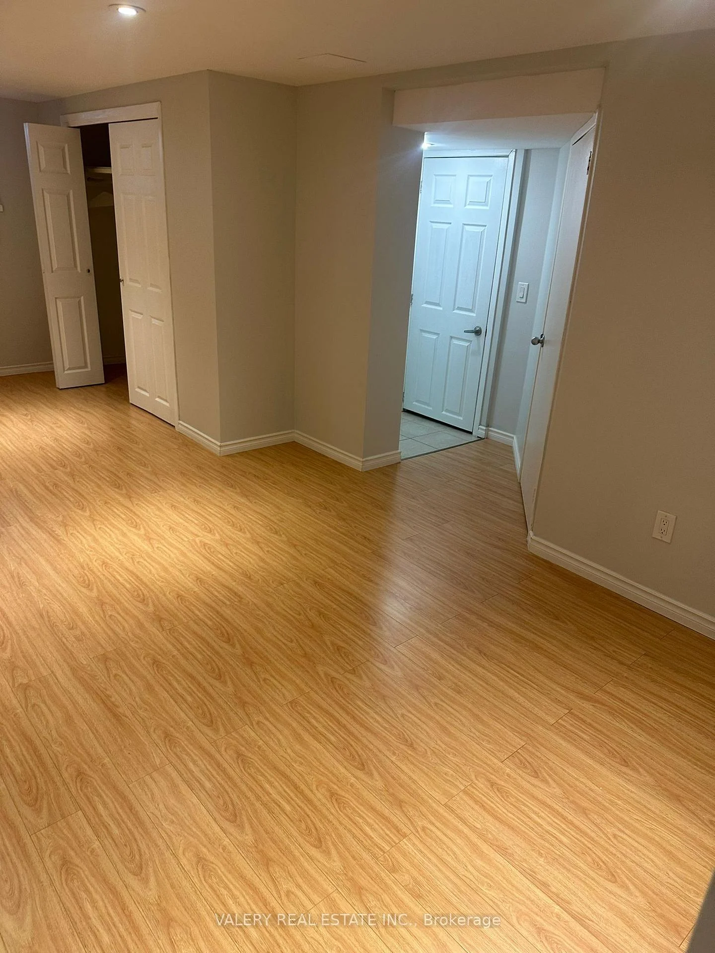 Photo 5 of Unit Basement, 1557 Hobbs Crescent, Mississauga, Clarkson — HOMEH