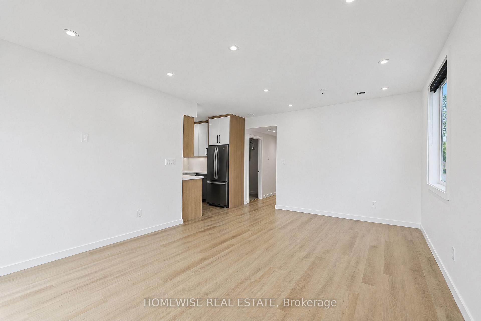 Photo 5 of Unit 2, 25 King High Avenue, North York, Clanton Park — HOMEH